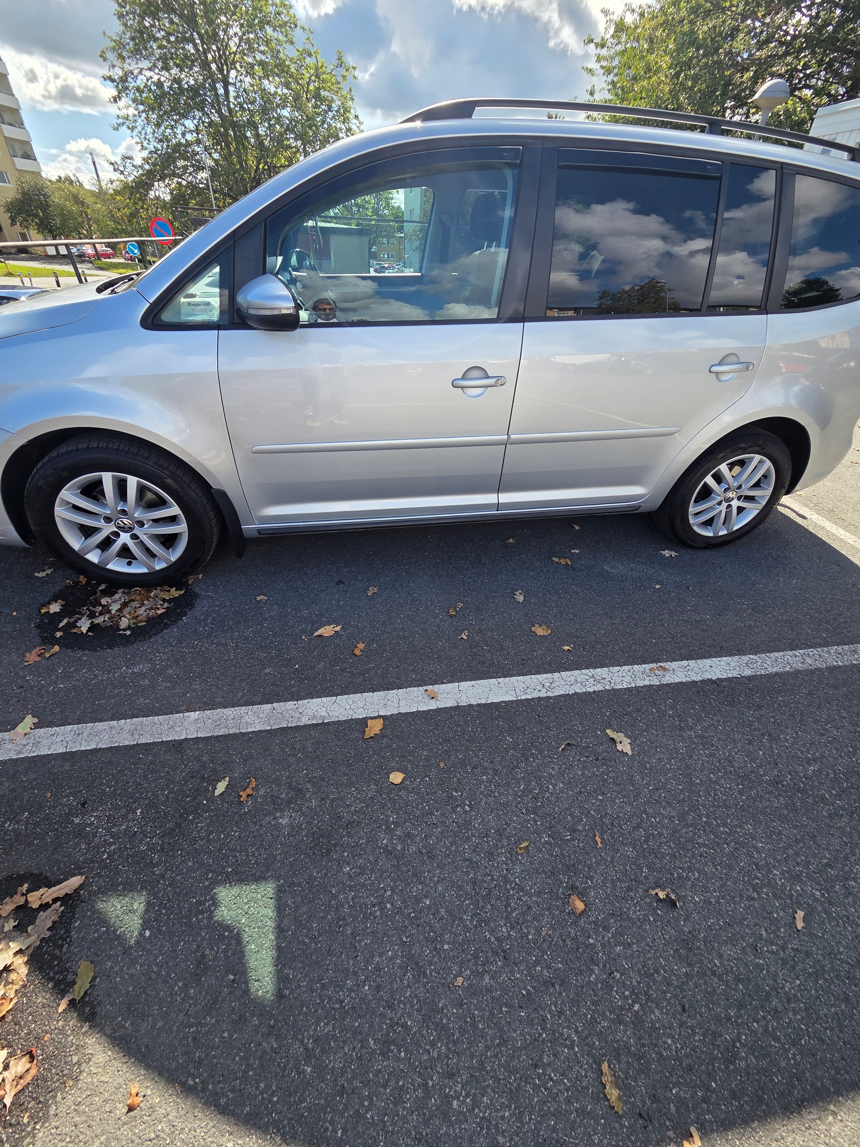 Volkswagen Touran 2011, bild 4/8