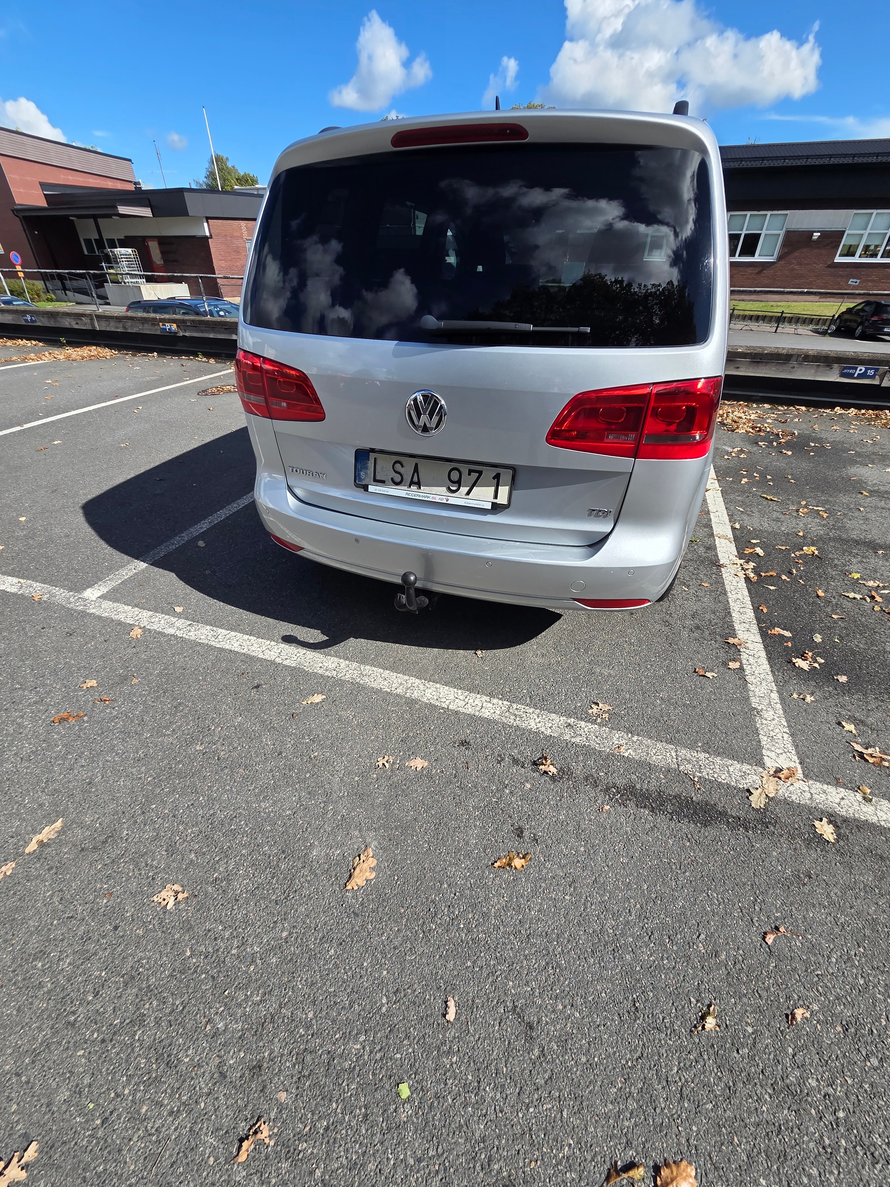 Volkswagen Touran 2011, bild 2/8