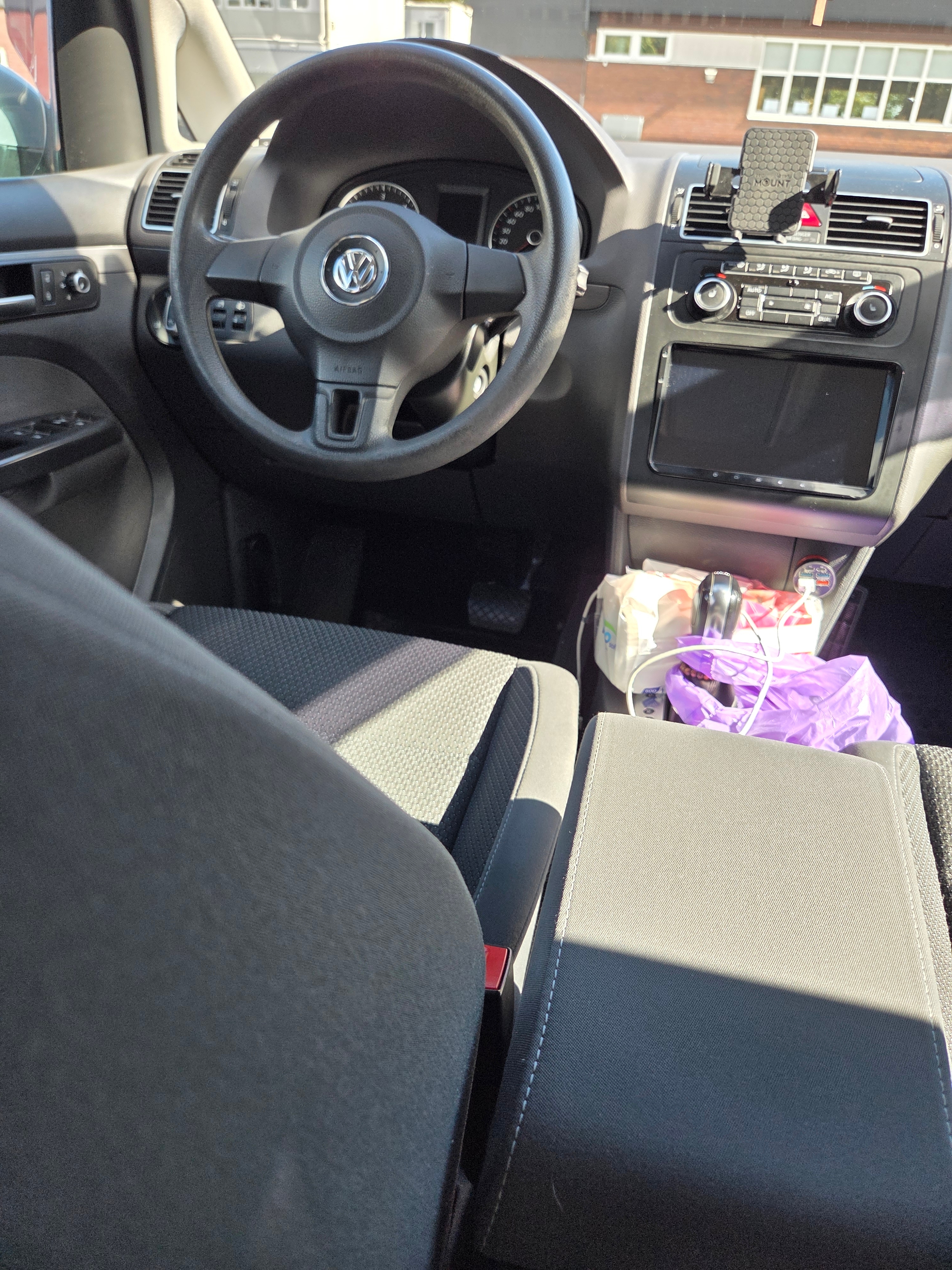 Volkswagen Touran 2011, bild 5/8