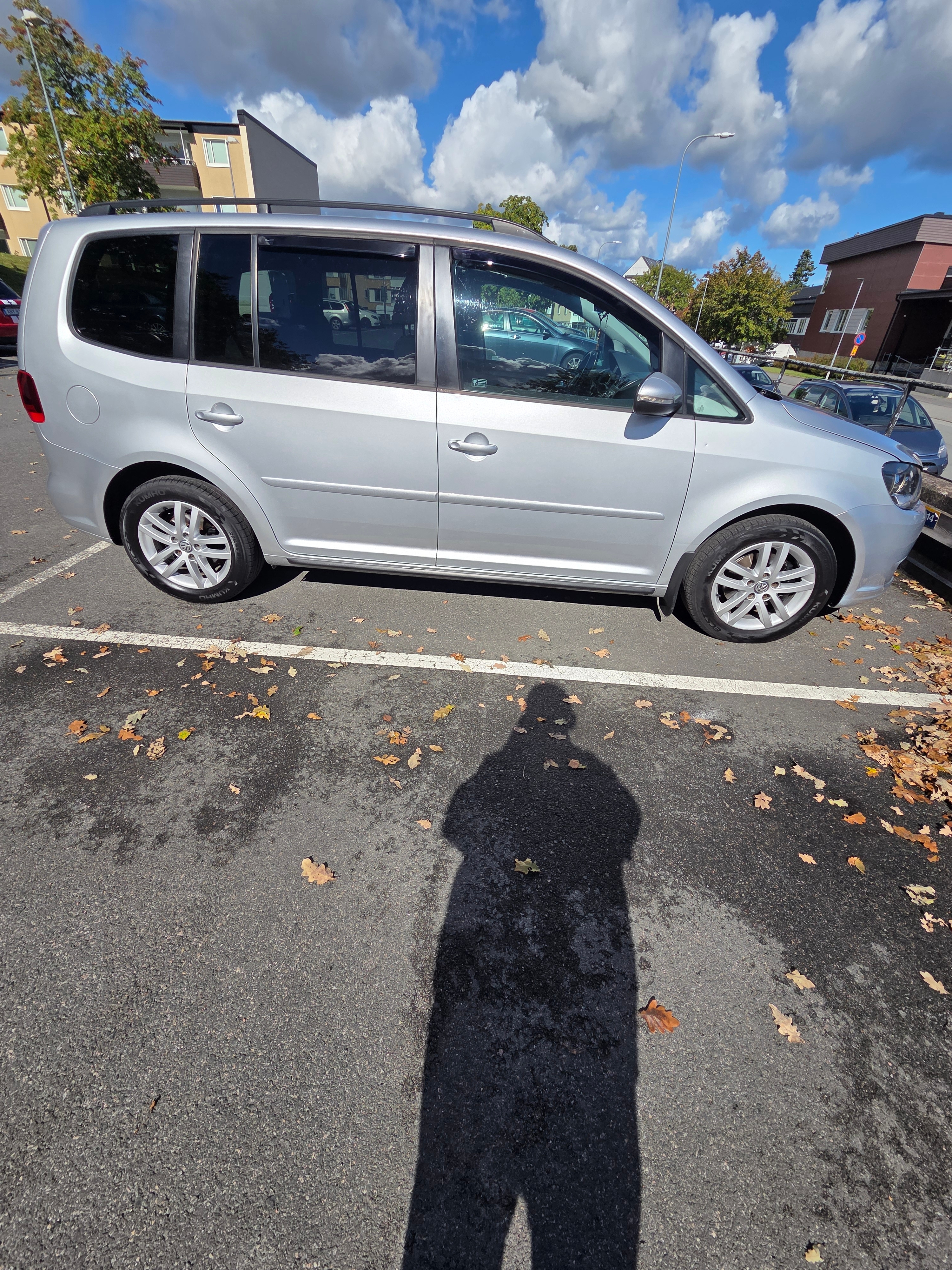 Volkswagen Touran 2011, bild 3/8