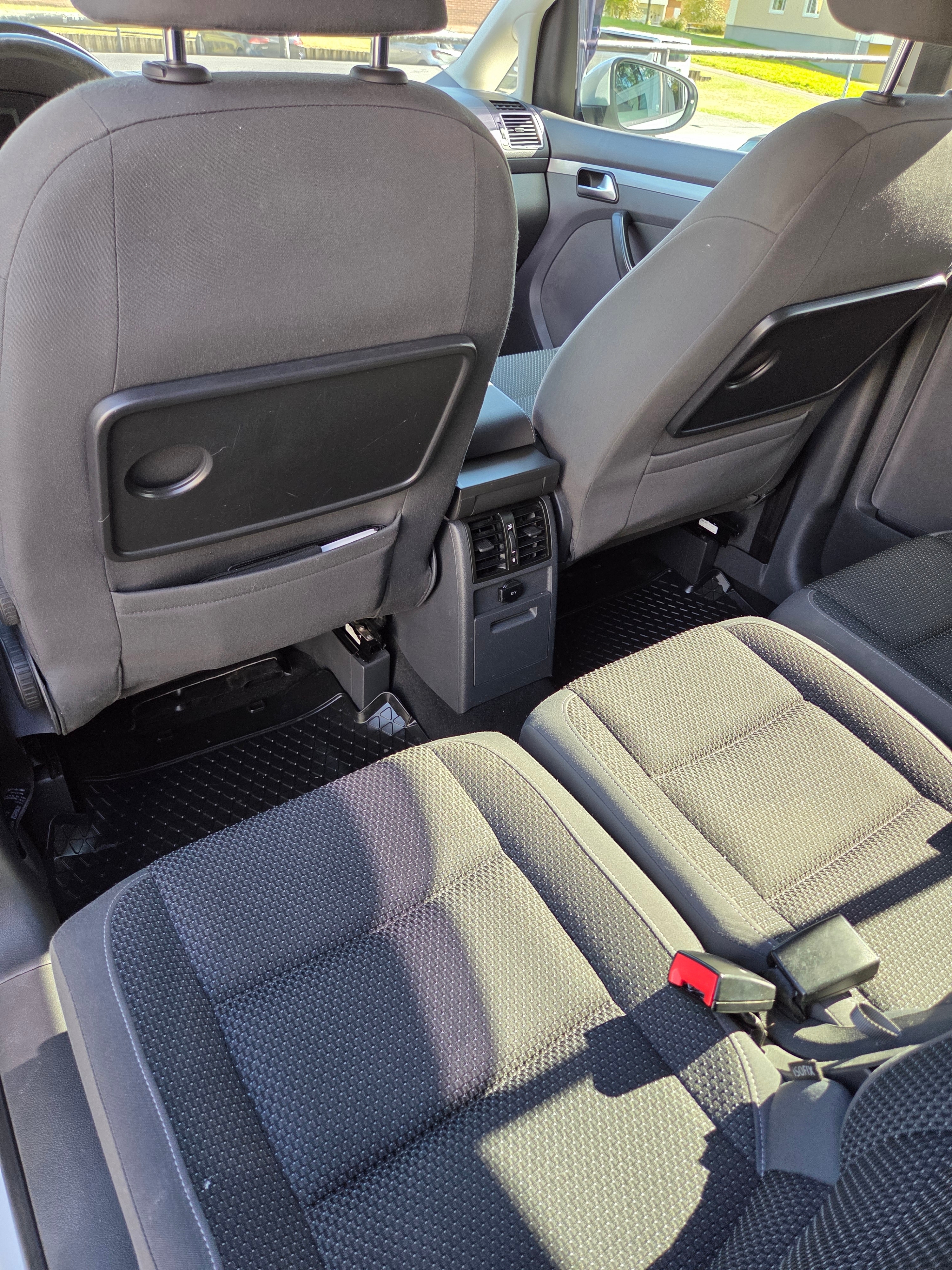Volkswagen Touran 2011, bild 7/8