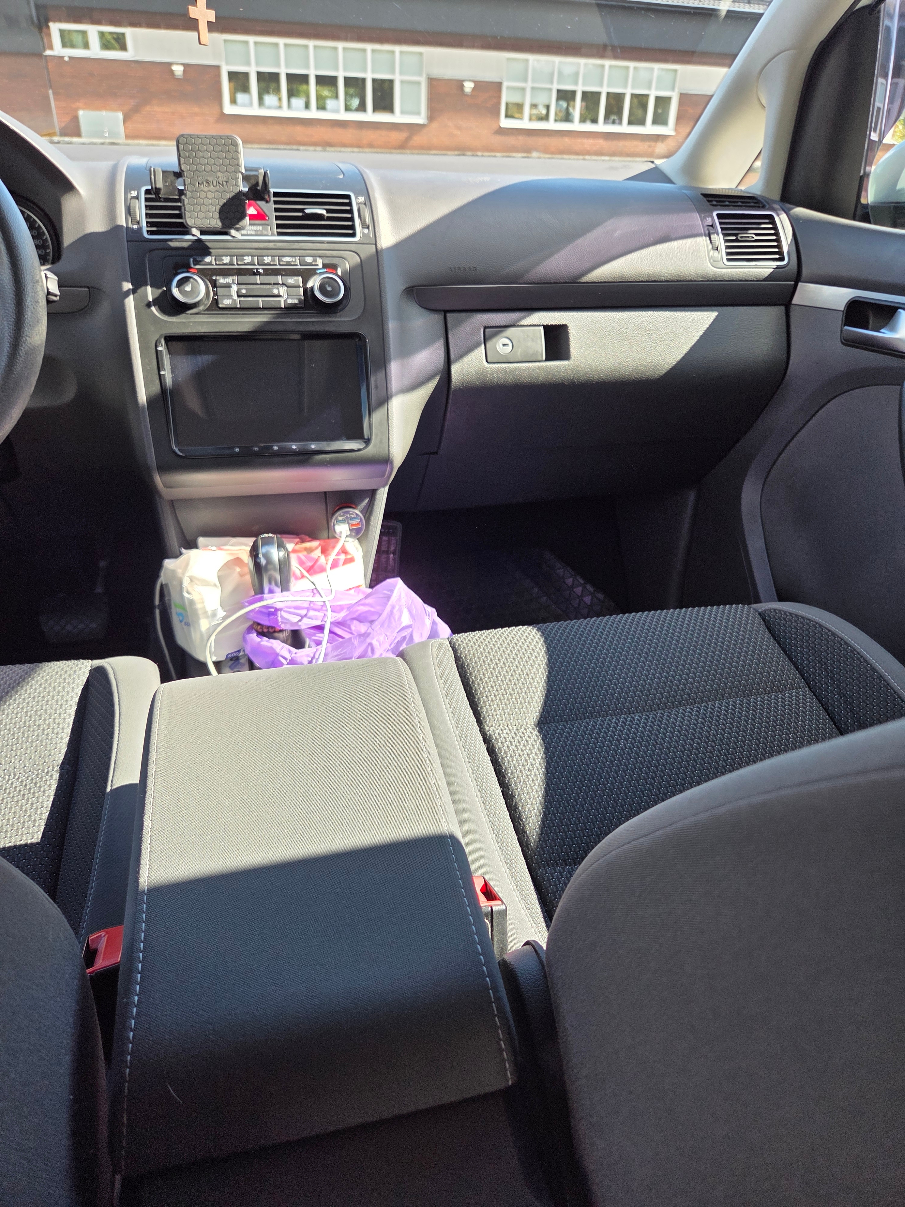 Volkswagen Touran 2011, bild 6/8