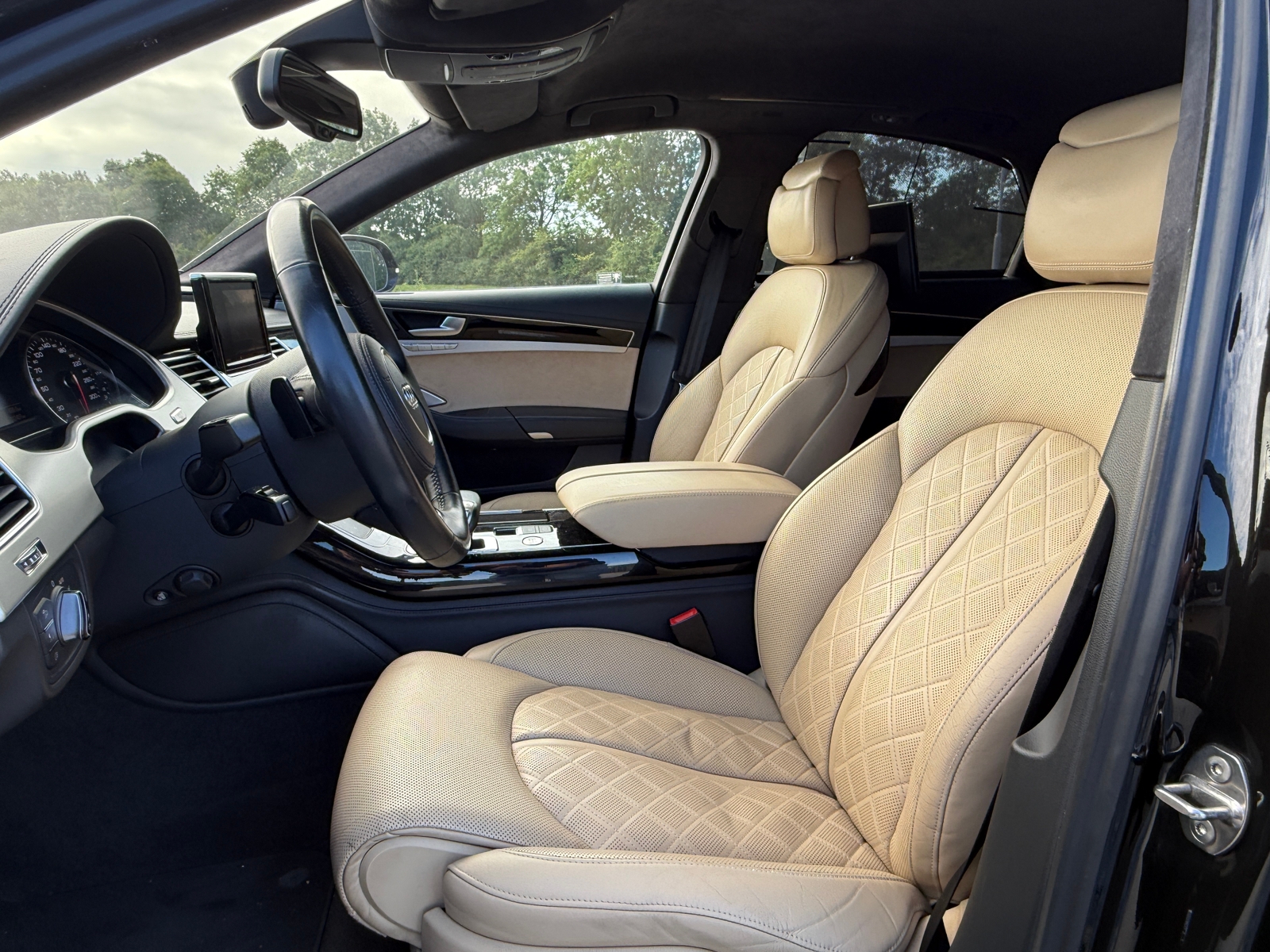 Audi A8 4.2 TDI V8 quattro TipTronic 2012, photo 6/10