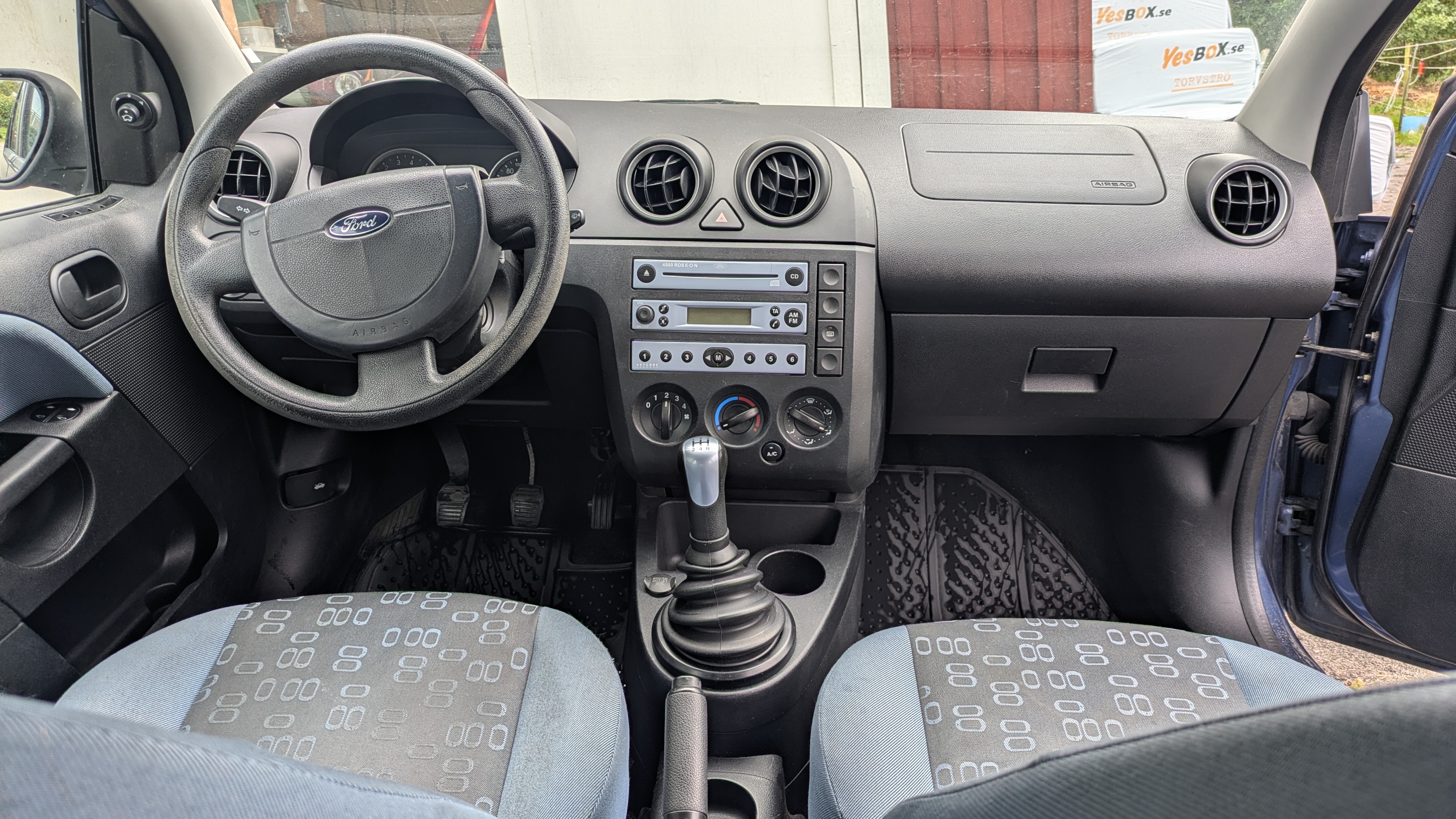 Ford Fiesta 5-dörrar 1.3 Manuell 2005, bild 6/8