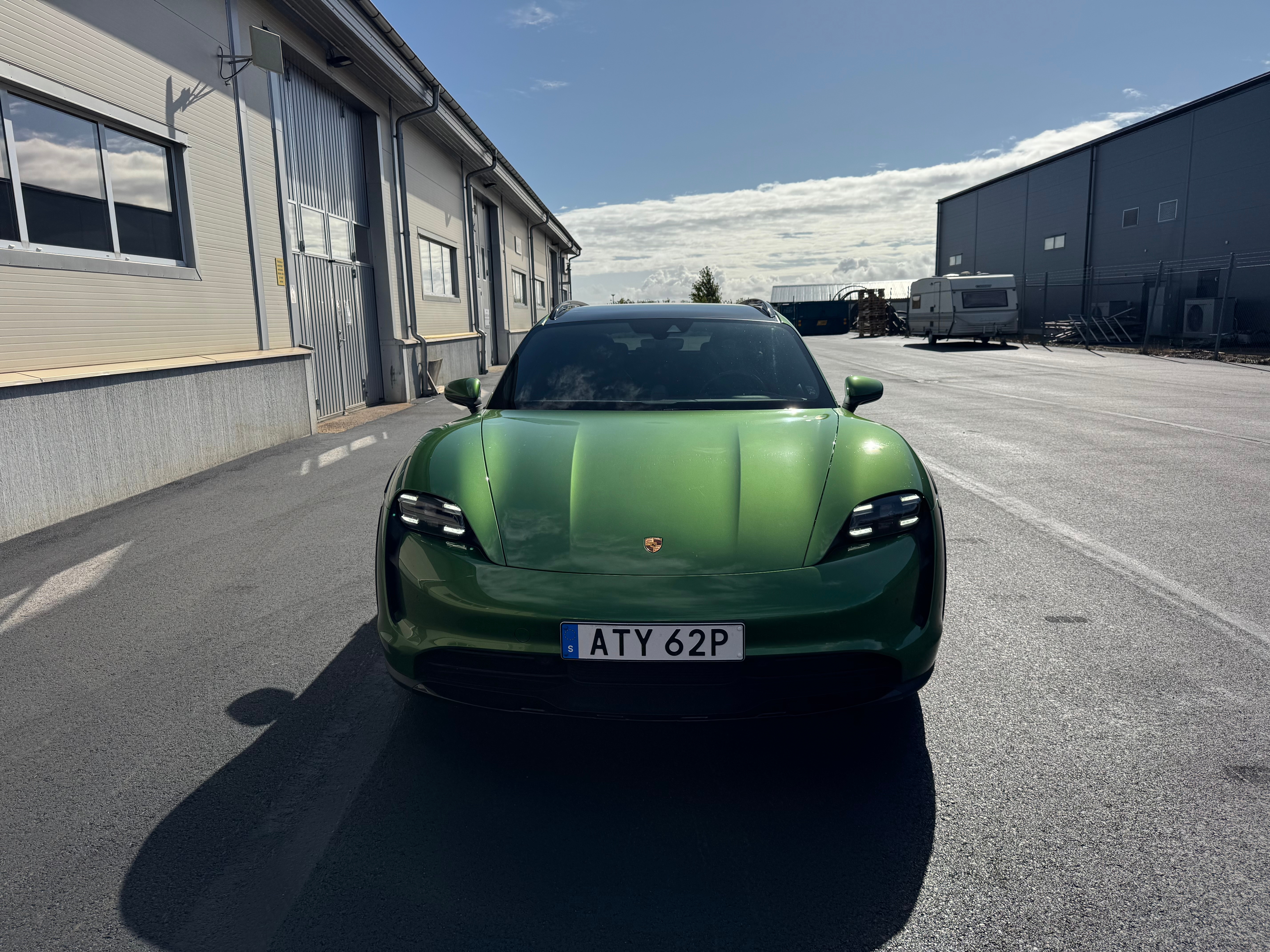 Porsche Taycan 2022, bild 2/9