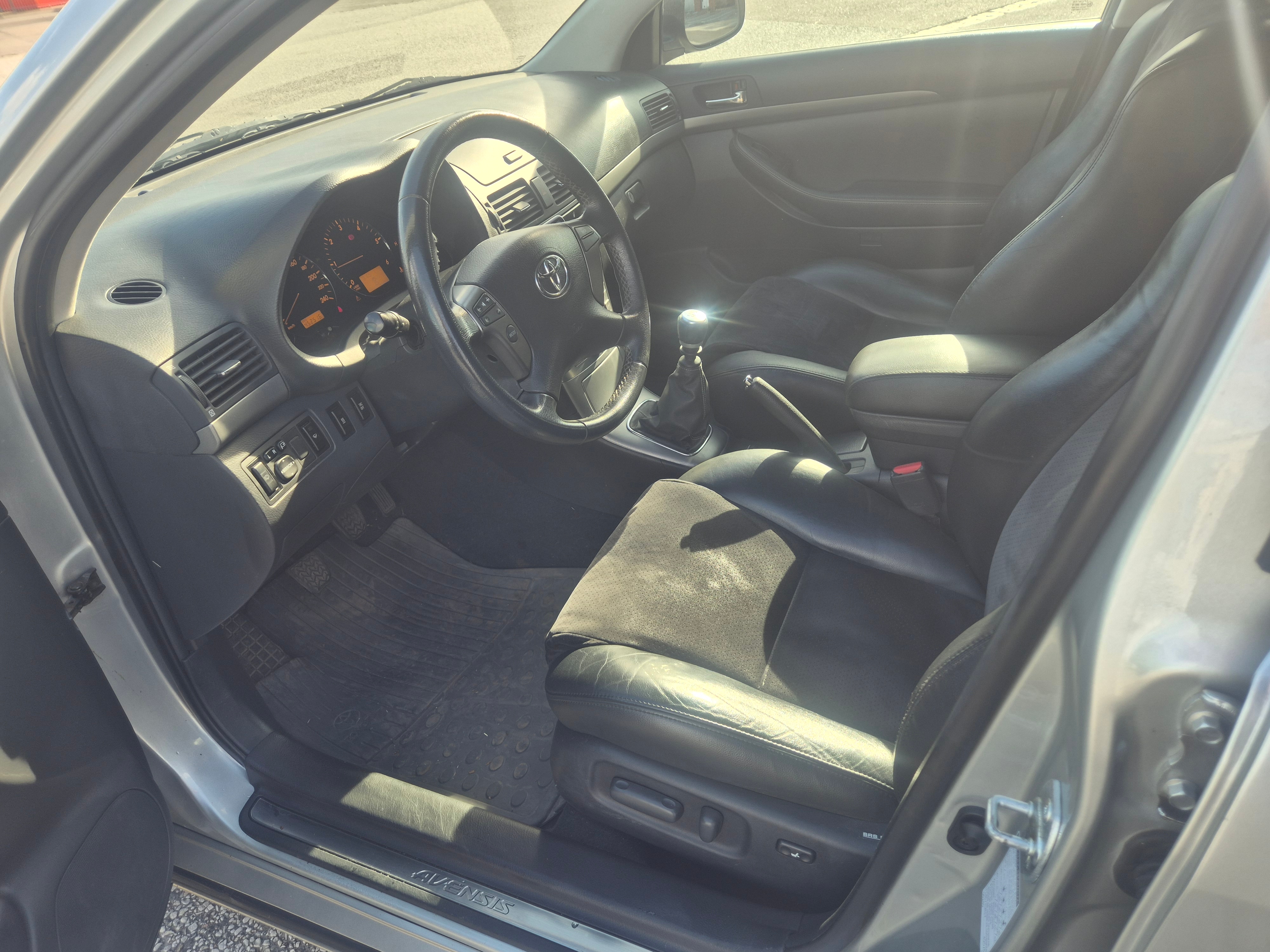 Toyota Avensis Kombi 2.2 D-CAT Manuell 2007, bild 6/6