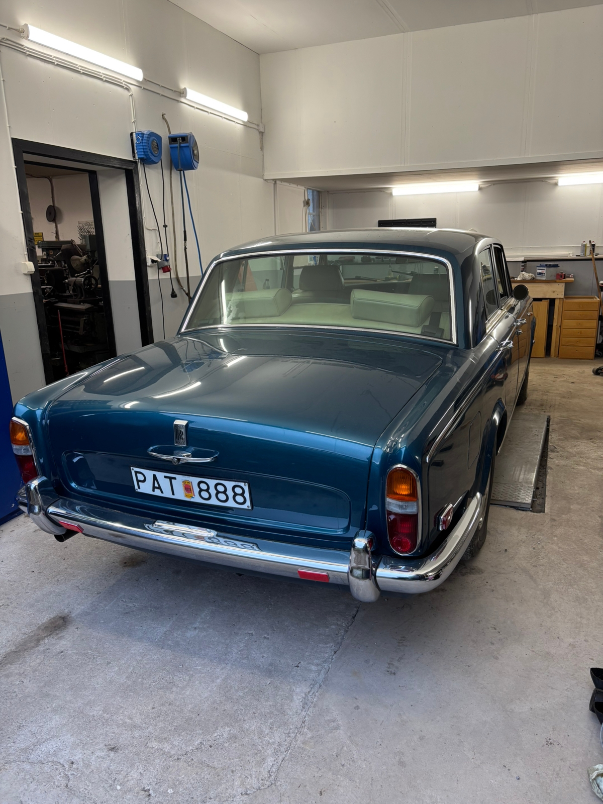Rolls-Royce Silver Shadow 1975, photo 4/8