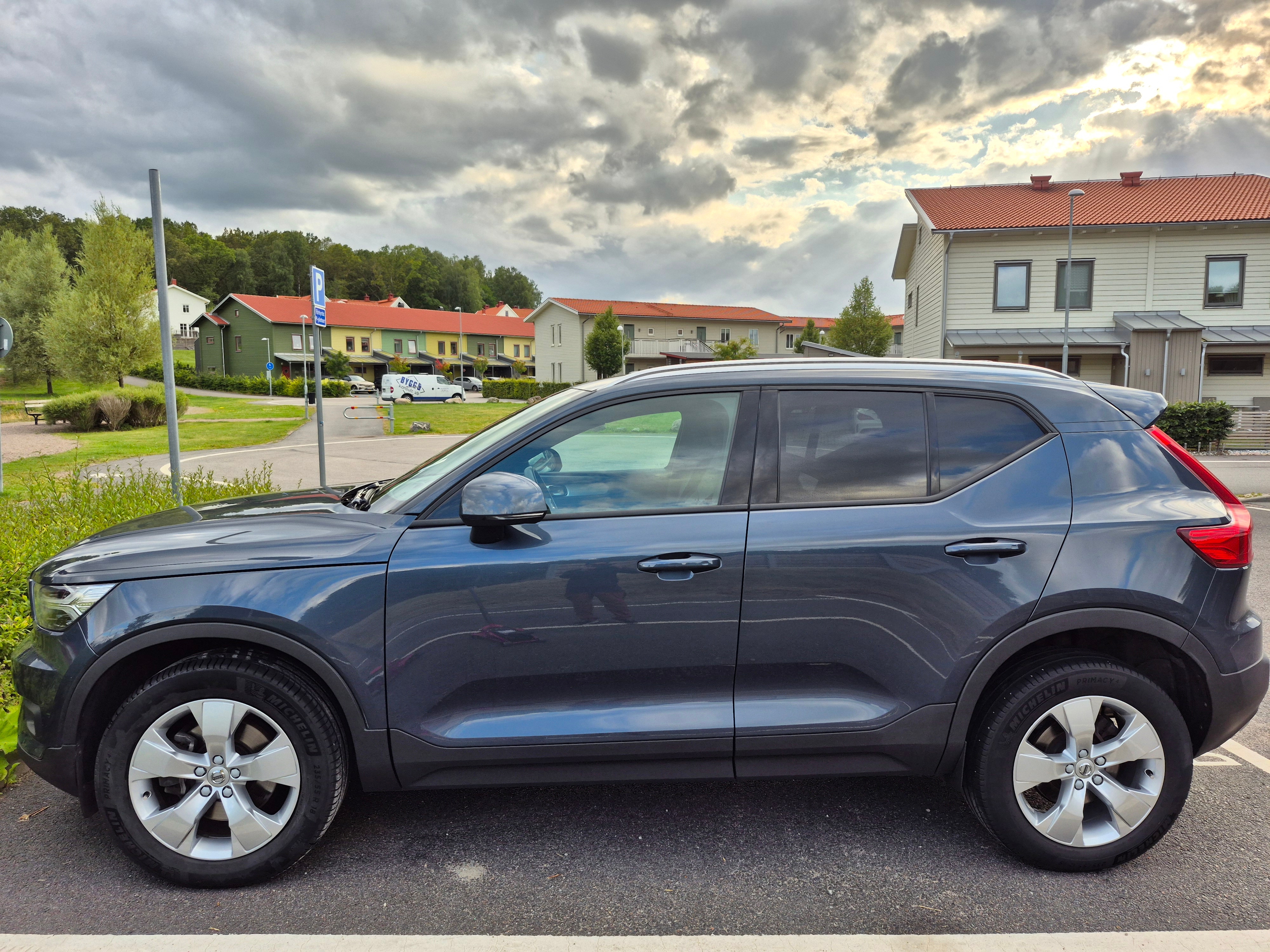 Volvo XC40 B4 FWD Momentum Advanced 2022, bild 2/10