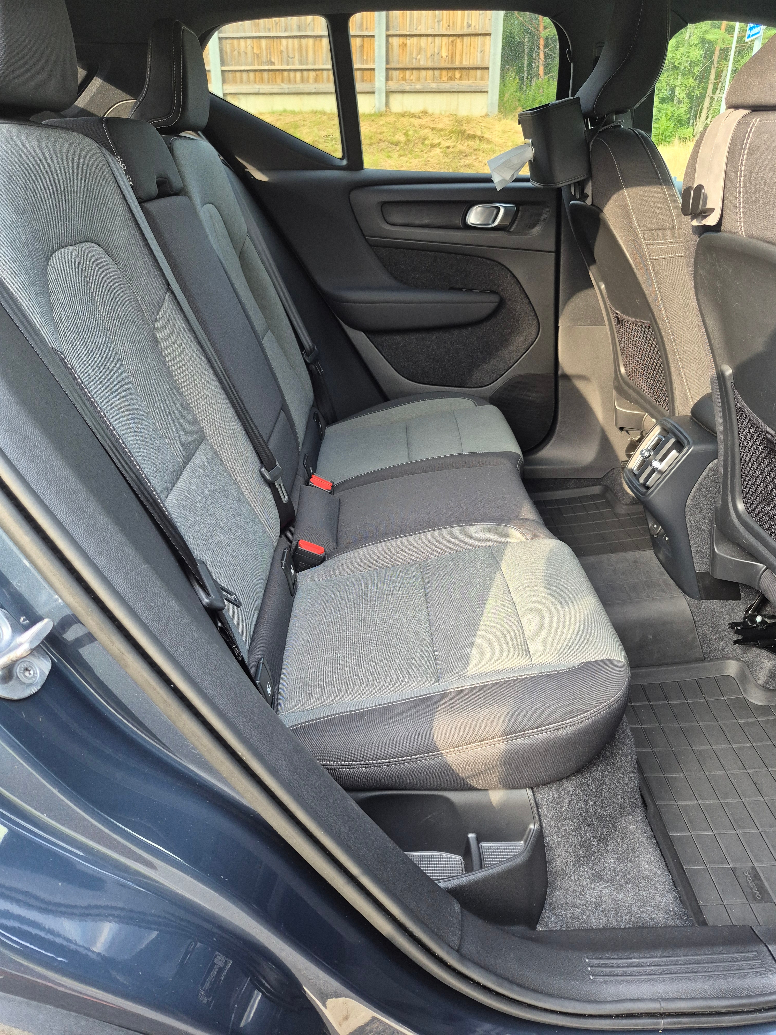 Volvo XC40 B4 FWD Momentum Advanced 2022, bild 7/10