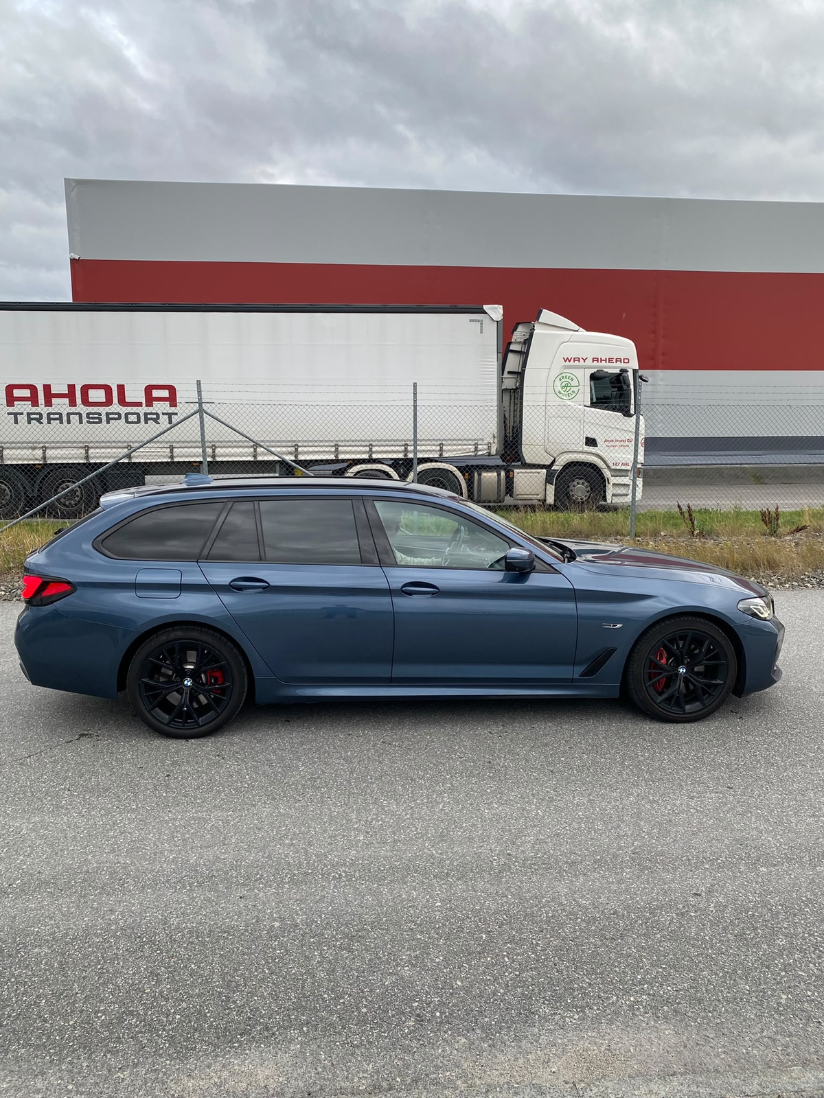 BMW 530 e xDrive Touring Steptronic 2024, bild 4/6