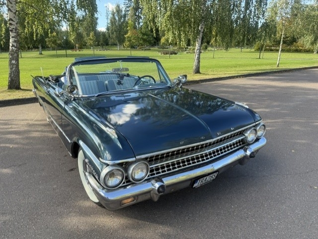 Ford Galaxie Sunliner 6.4 V8 1961, kuva 3/10