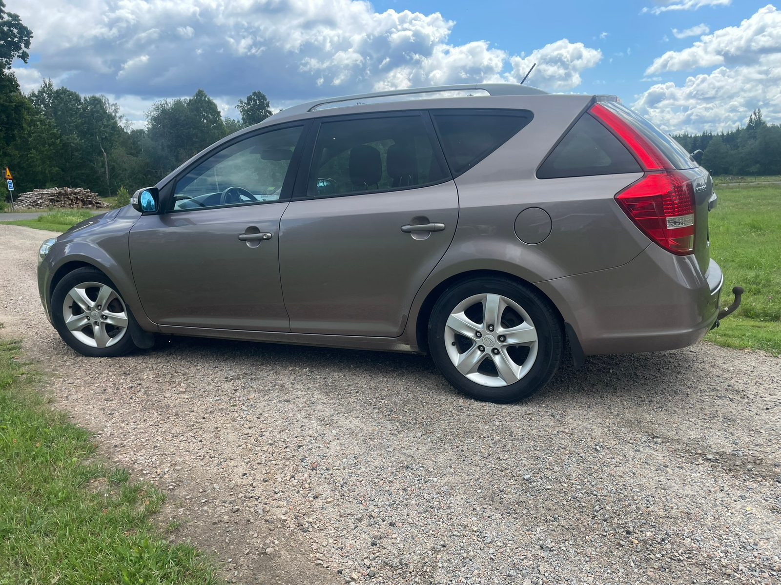 Kia Ceed _sw 1.6 CRDi Manuell 2011, bild 2/3