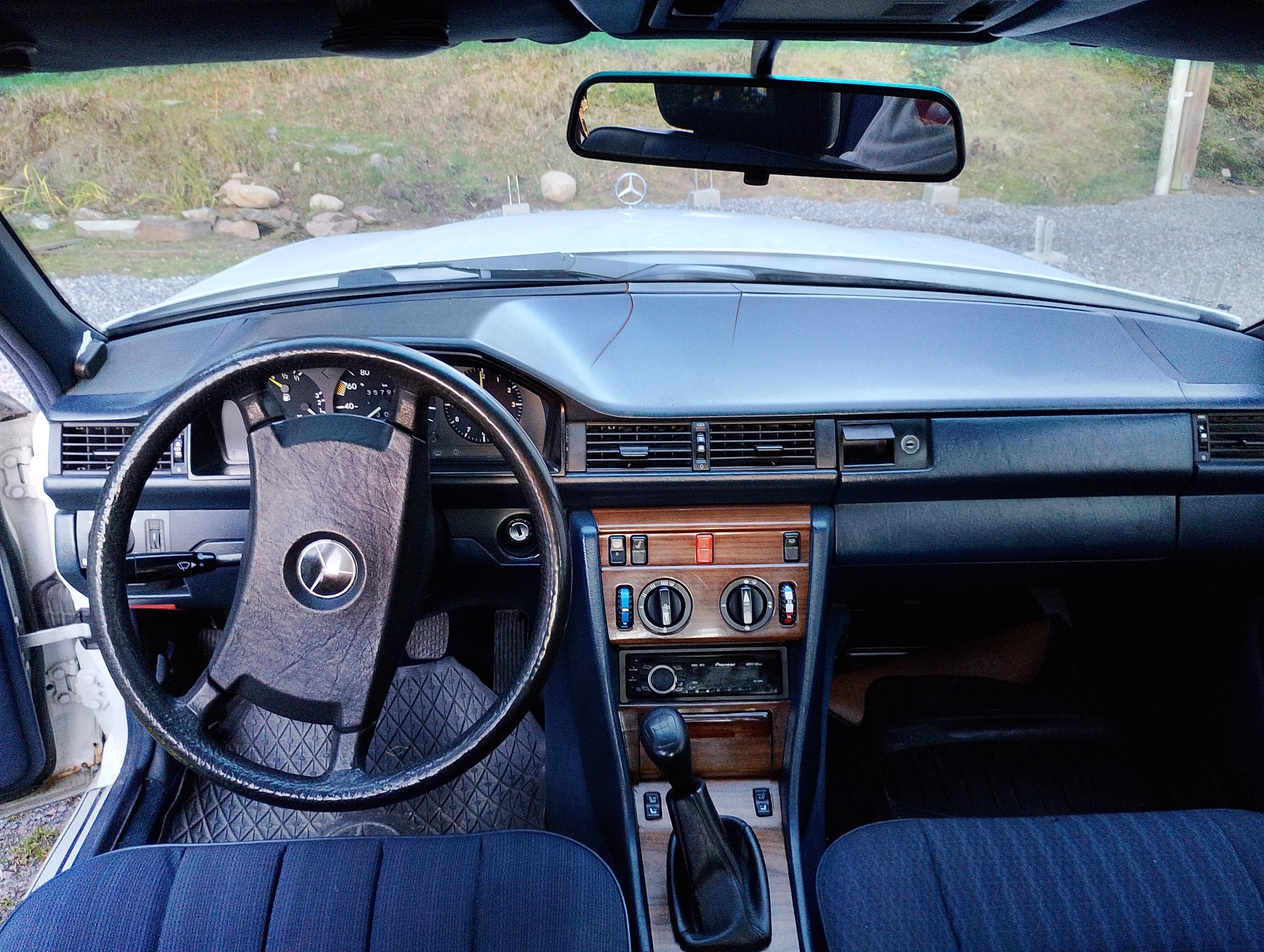 Mercedes-Benz 200 D Manuell 1987, bild 7/8