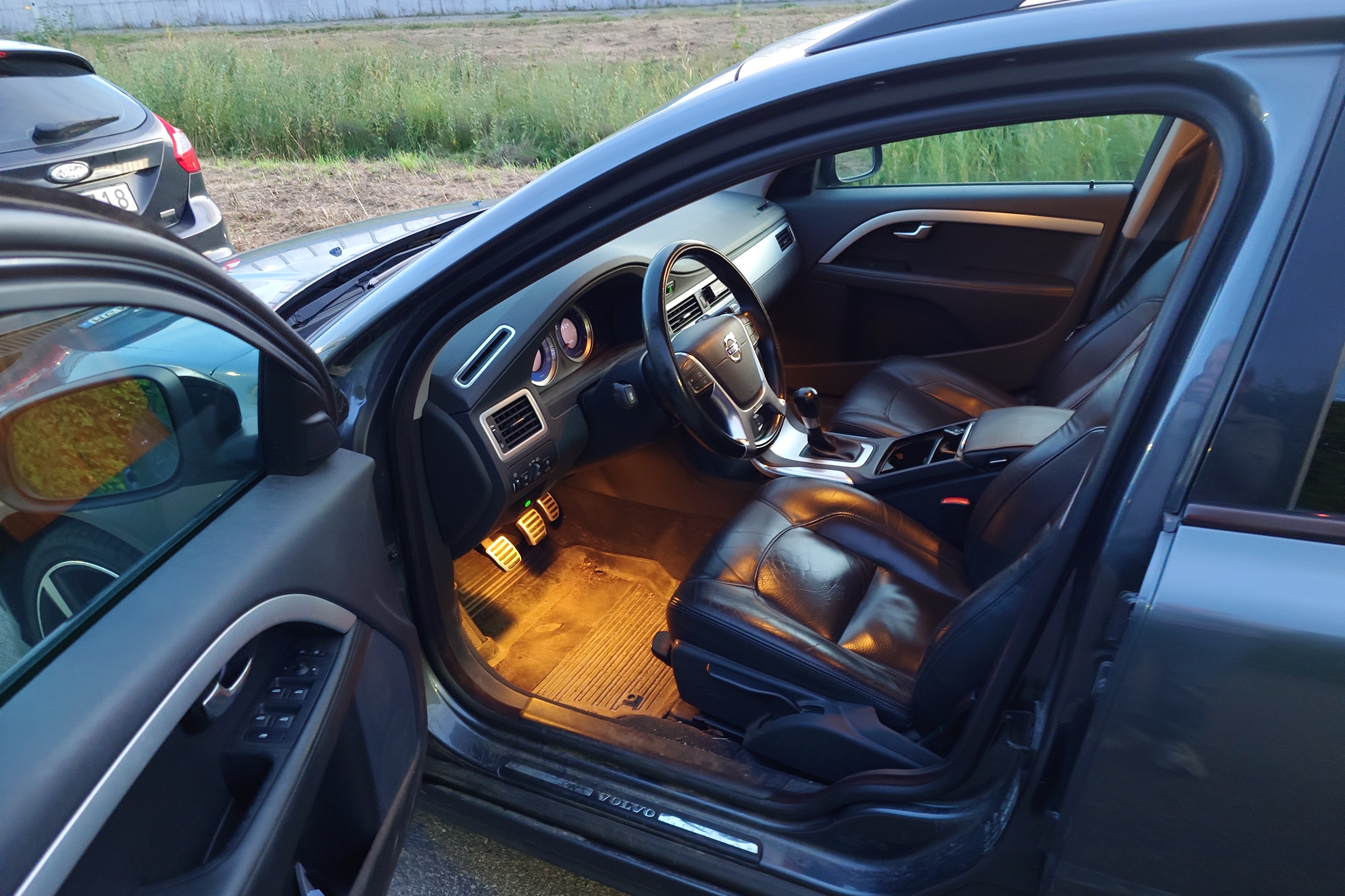 Volvo V70 2.5FT Manuell 2011, bild 6/8