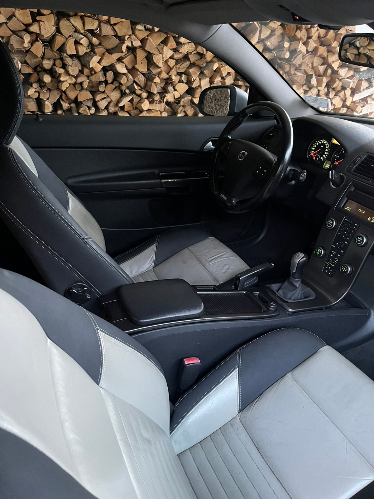 Volvo C30 1.6 D DRIVe, R-Design 2010, kuva 7/10