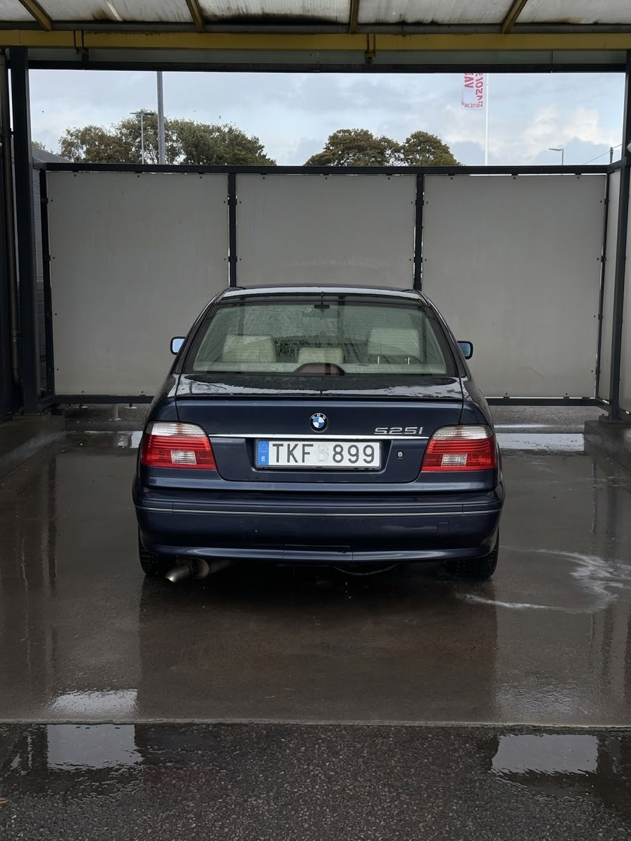 BMW 525i 2002, bild 2/8