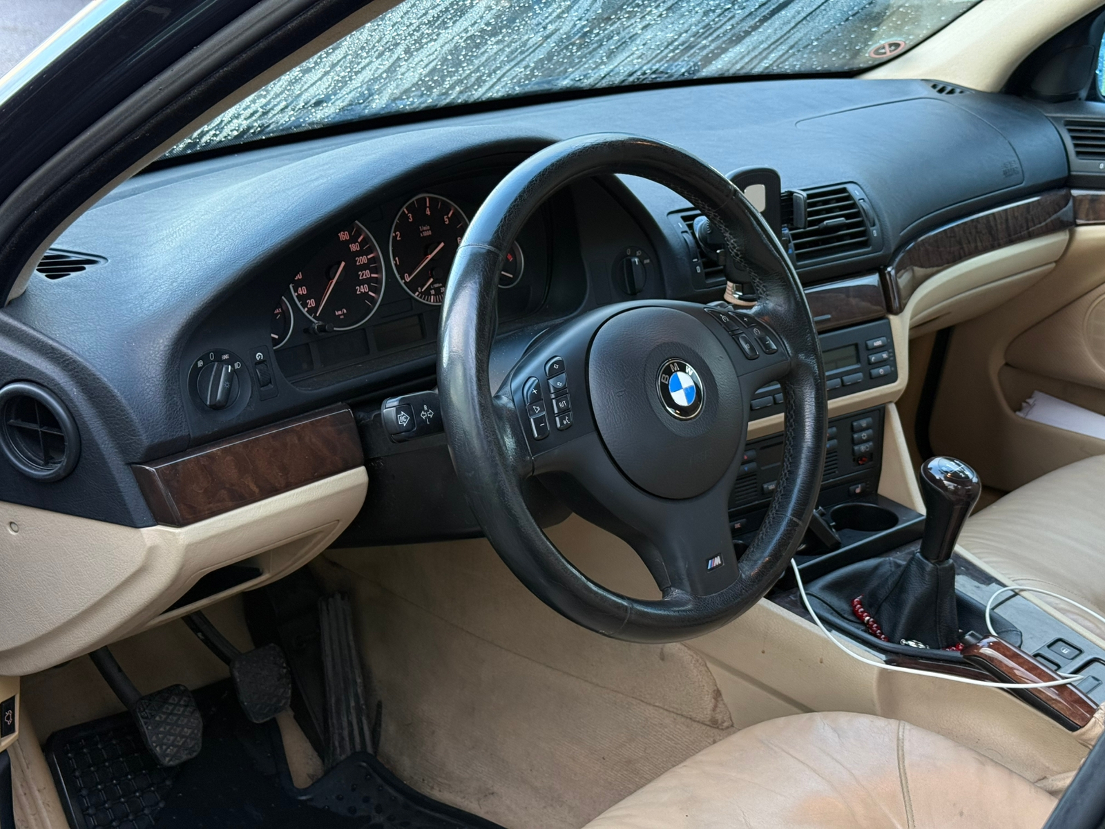 BMW 525i 2002, bild 7/8