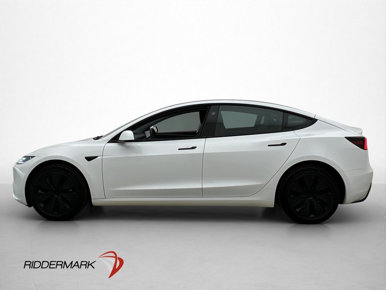 Tesla Model 3 Standard Range Svensksåld 2024, kuva 5/10