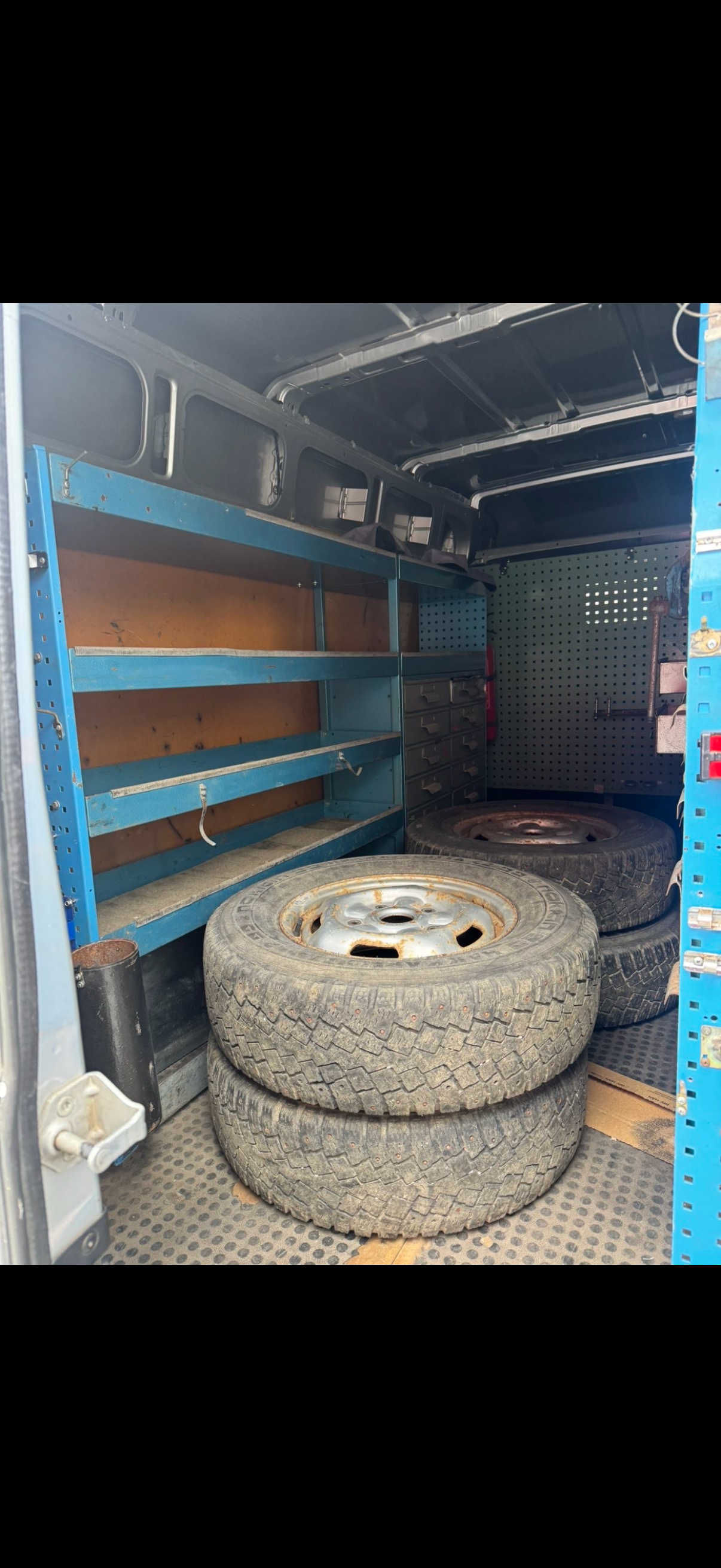 Ford Transit T330 2.4 TDE RWD Manuell 2003, bild 3/4