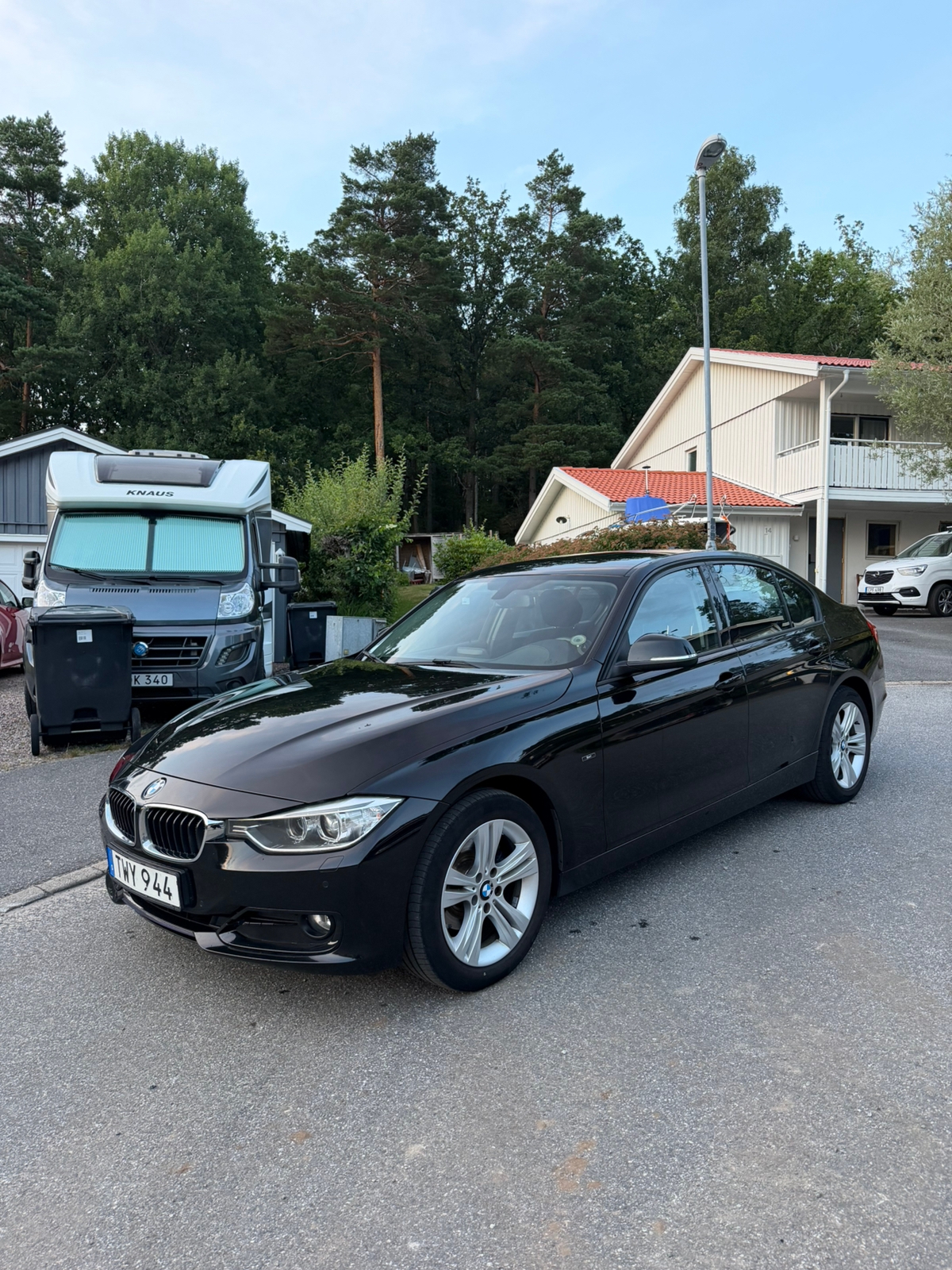 BMW 318 d Sedan Steptronic 2015, bild 2/6