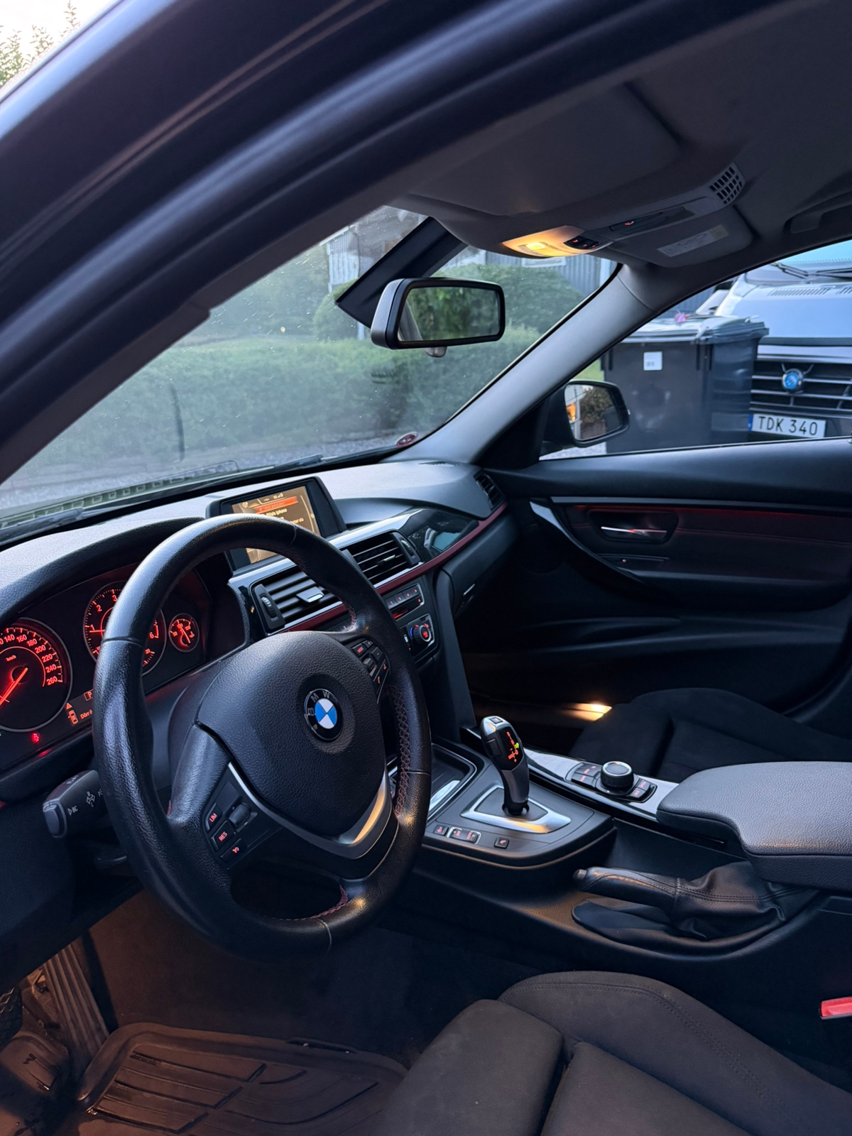 BMW 318 d Sedan Steptronic 2015, bild 5/6