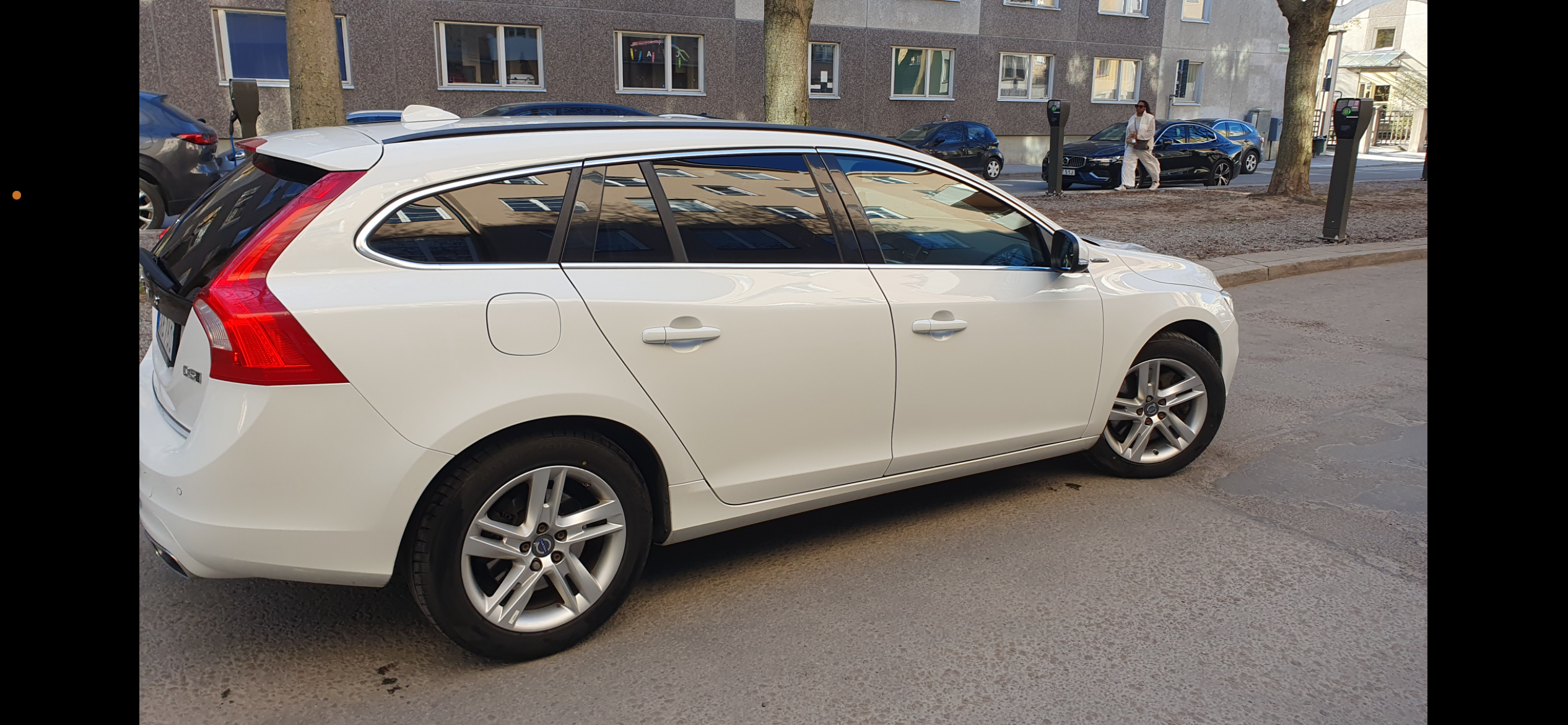 Volvo V60 D5 Twin Engine AWD Geartronic 2016, photo 2/4