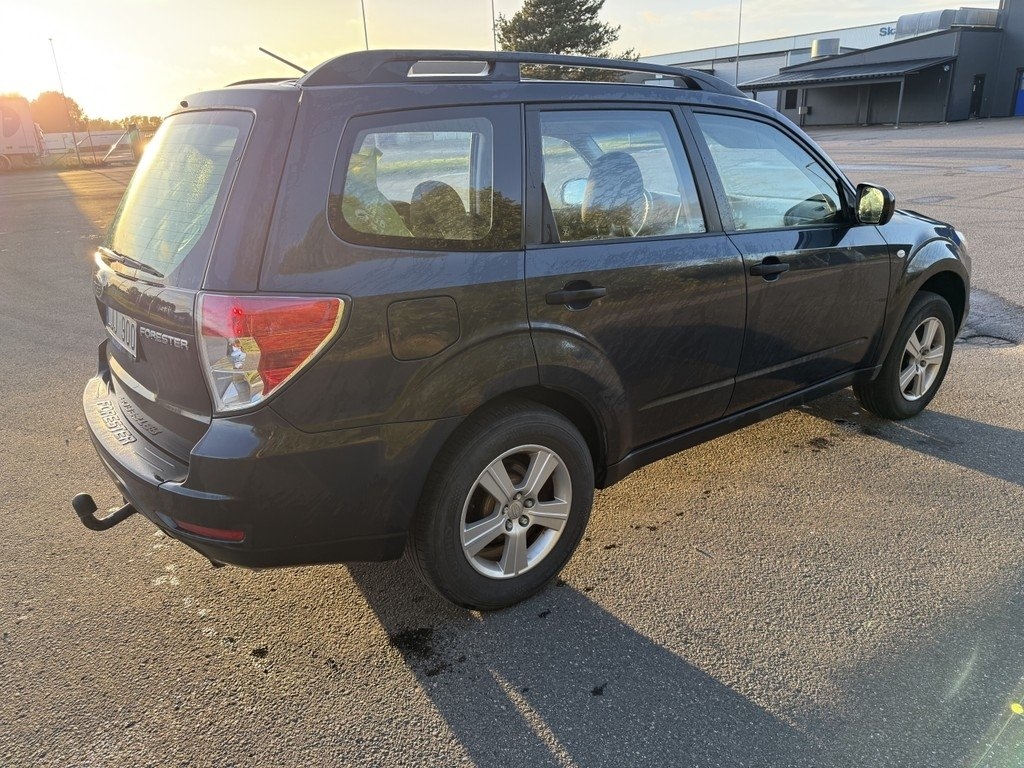 Subaru Forester 2.0 X 4WD Euro 5 2011, bild 2/7