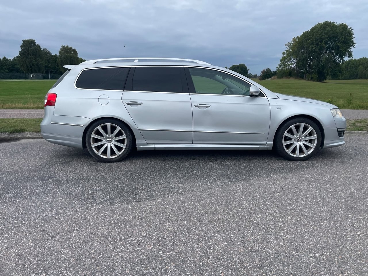 Volkswagen Passat 2009, bild 2/10