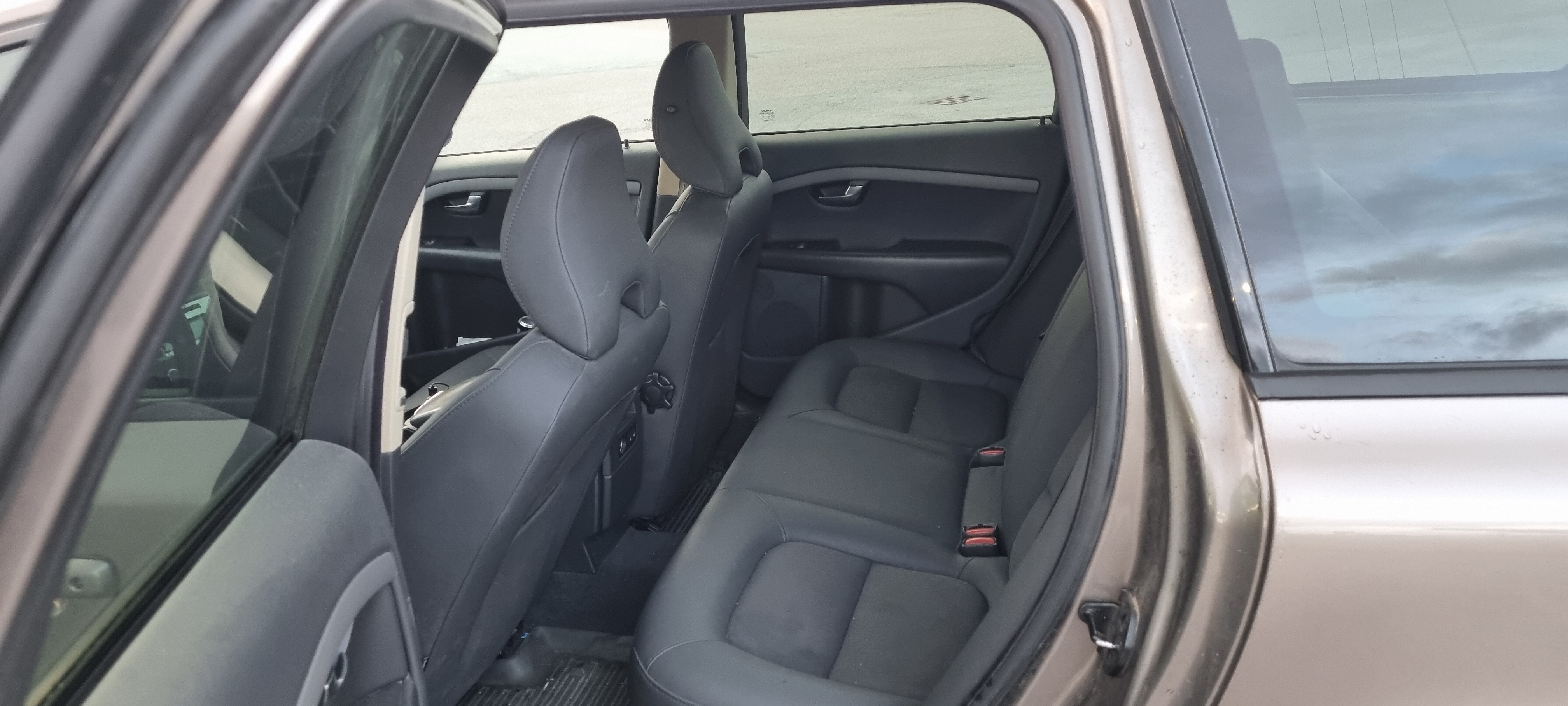 Volvo V70 2.4D Manuell 2008, bild 7/8