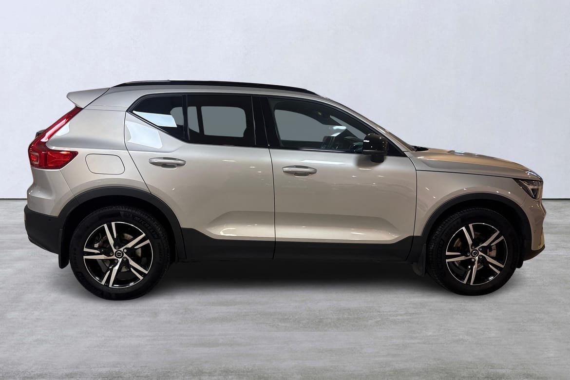 Volvo XC40 B3 FWD Bensin Plus Dark 2025, bild 3/10