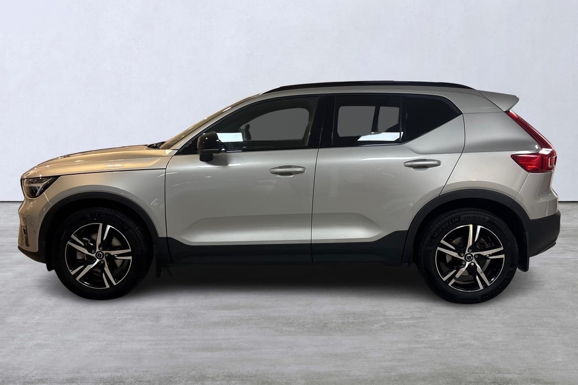 Volvo XC40 B3 FWD Bensin Plus Dark 2025, bild 2/10