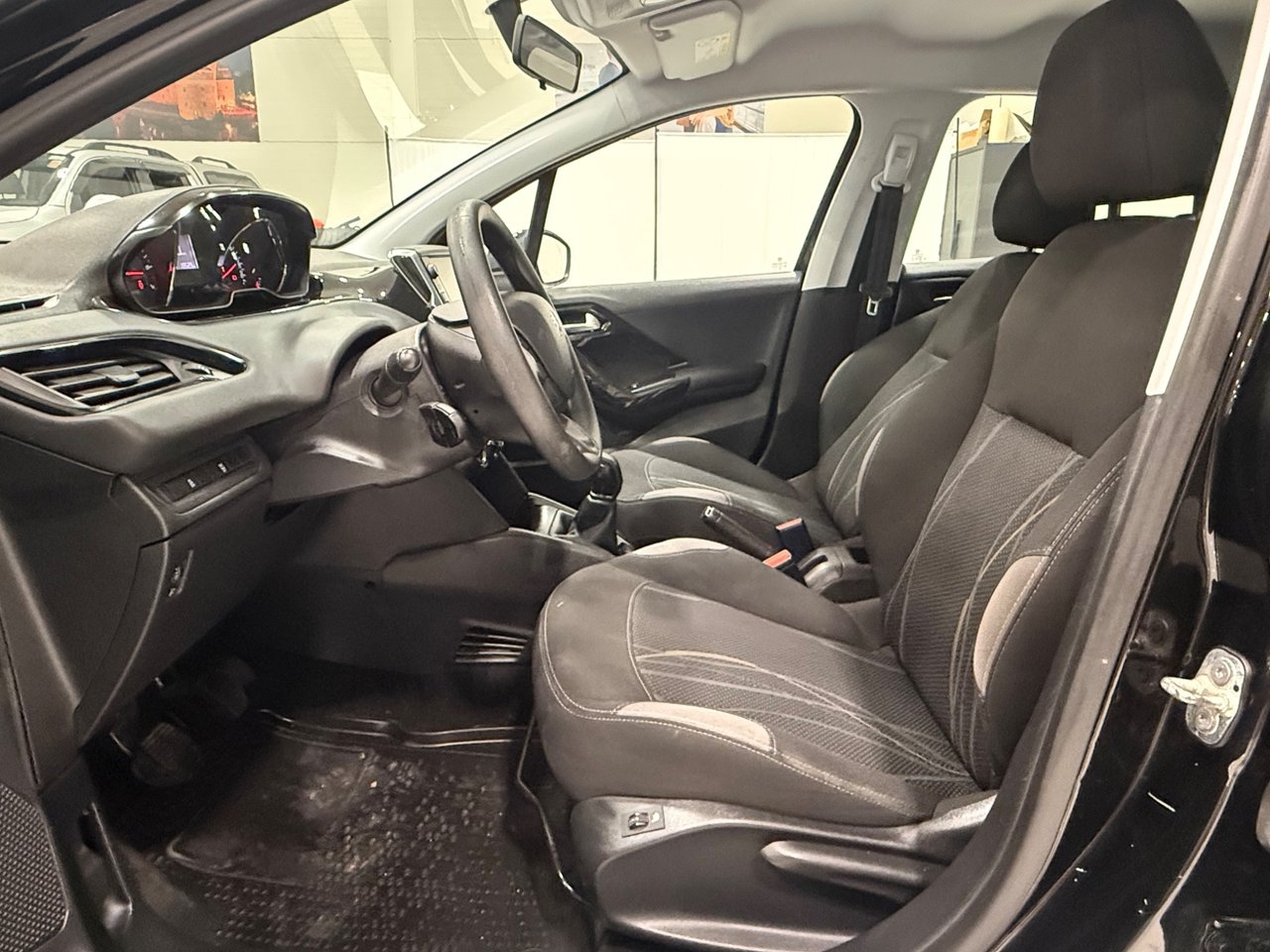 Peugeot 208 5-dörrar 1.2 VTi 2015, bild 5/10