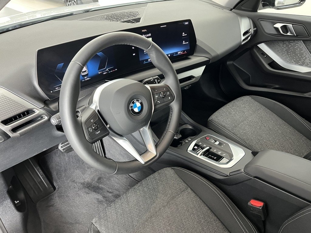 BMW 120 2026, bild 7/10