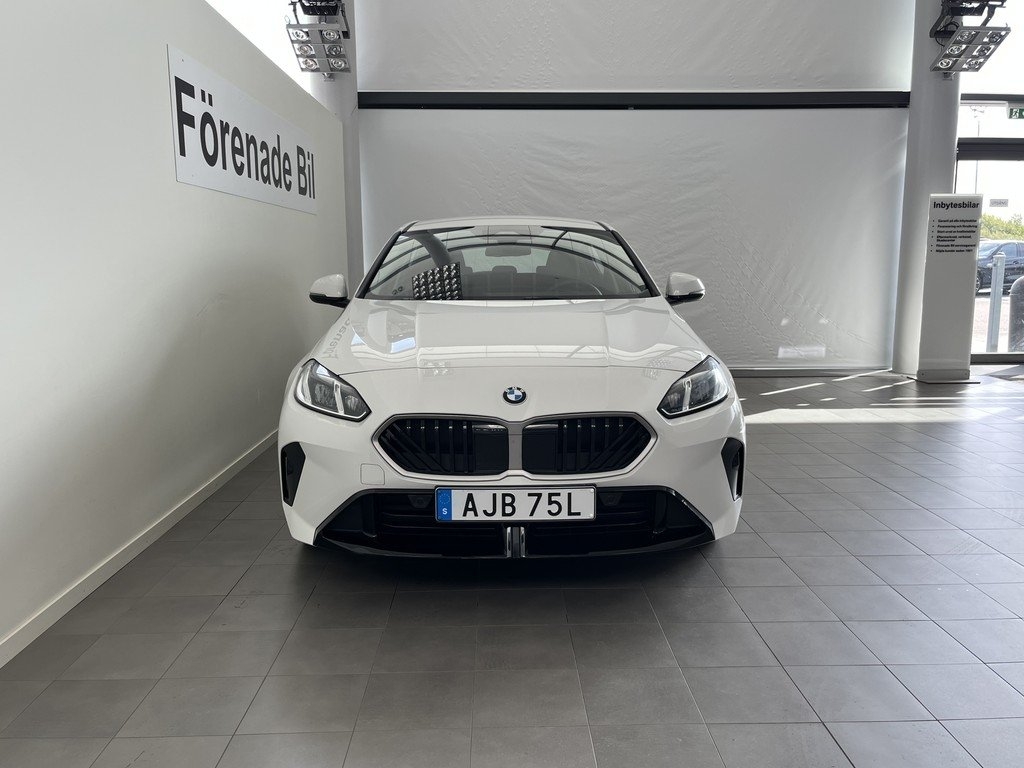 BMW 120 2026, bild 2/10