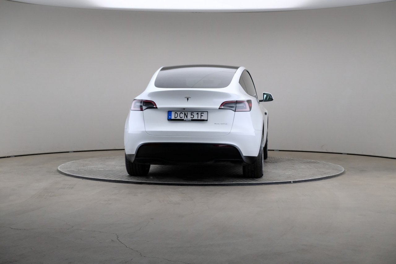 Tesla Model Y 2024, photo 5/10