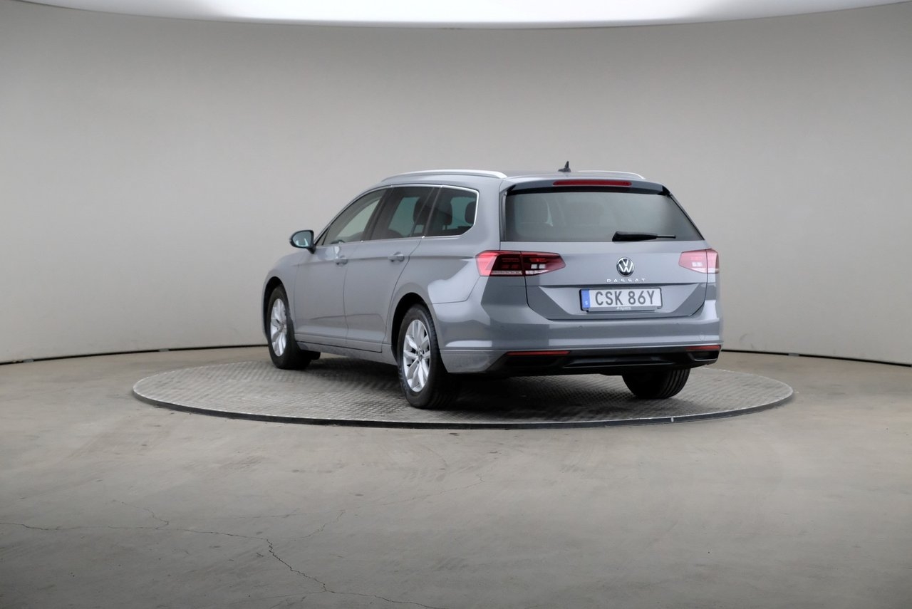 Volkswagen Passat 2023, bild 2/10