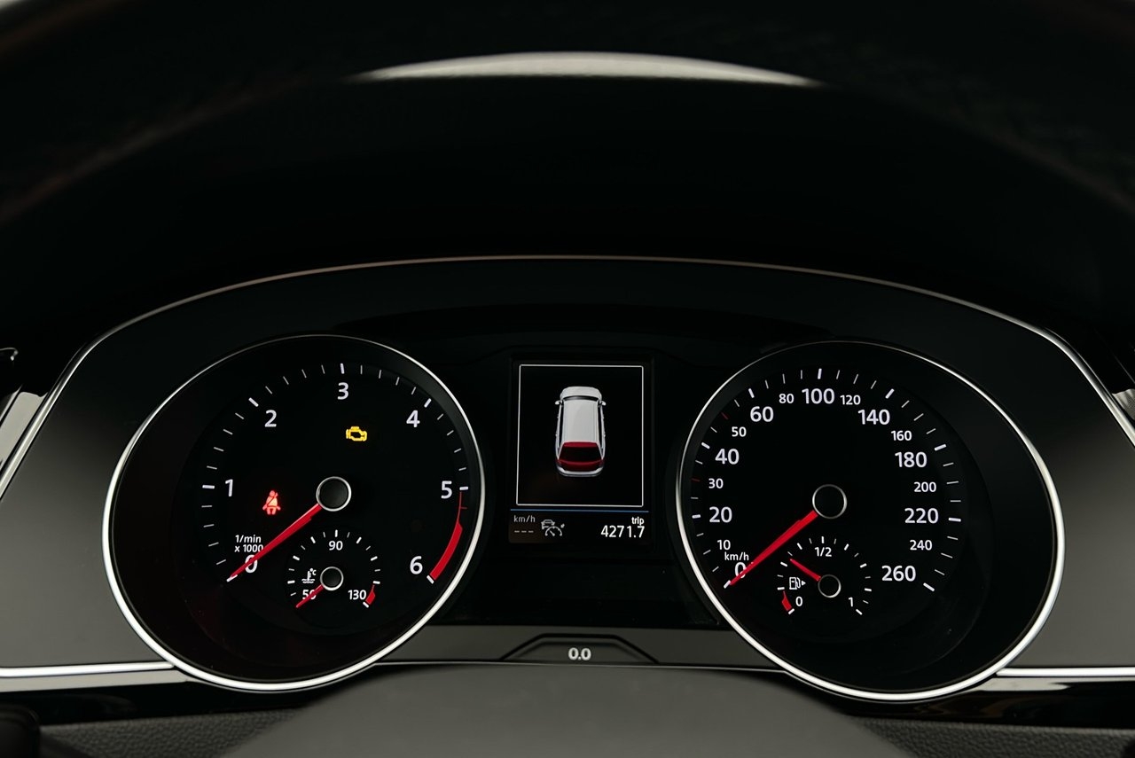 Volkswagen Passat 2023, bild 7/10
