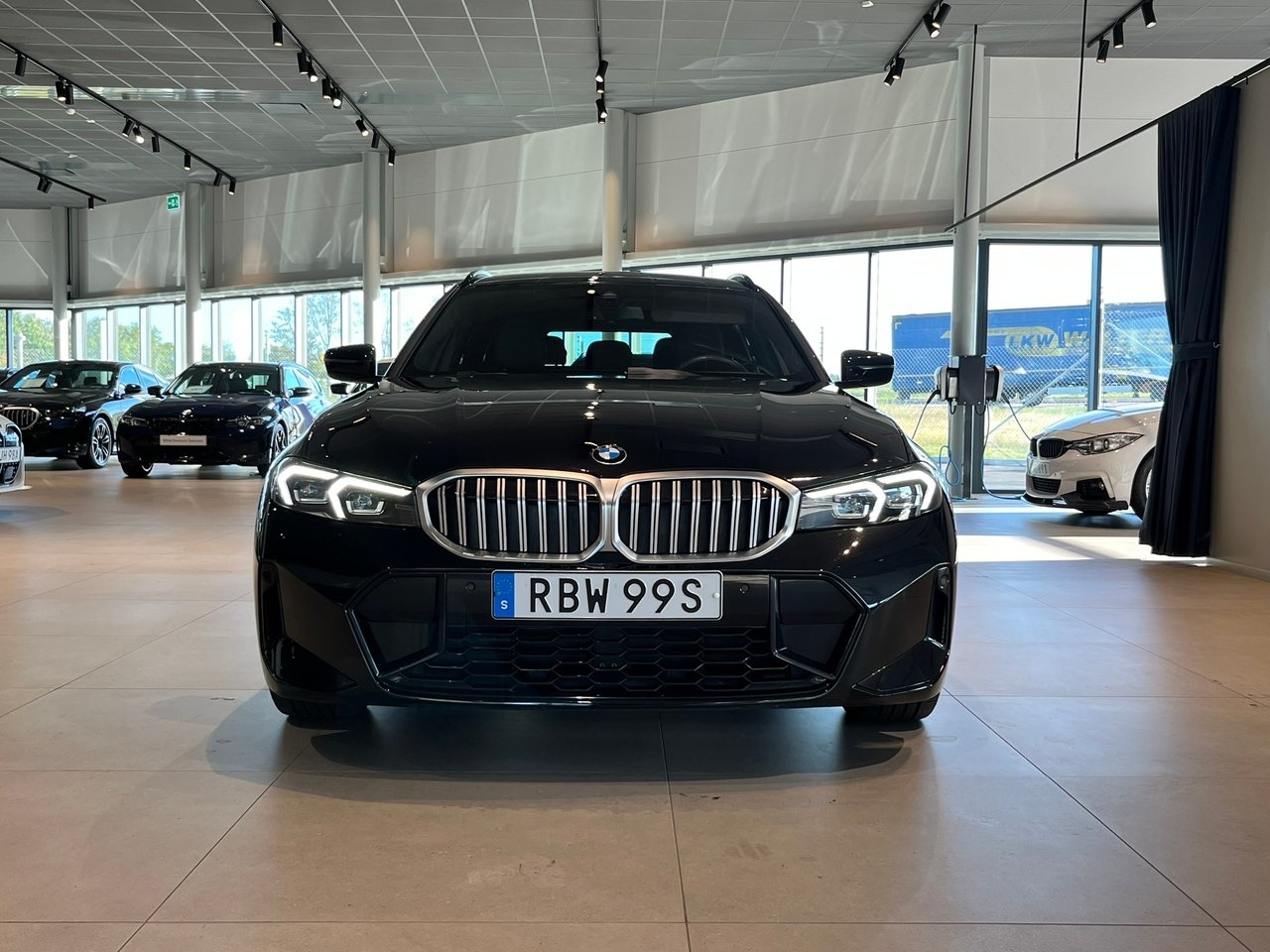 BMW 320 2025, kuva 2/10