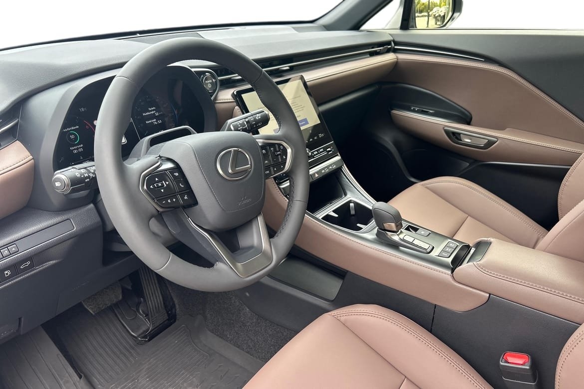 Lexus LBX Elegant Tech 136hk P-värm 2026, kuva 7/10