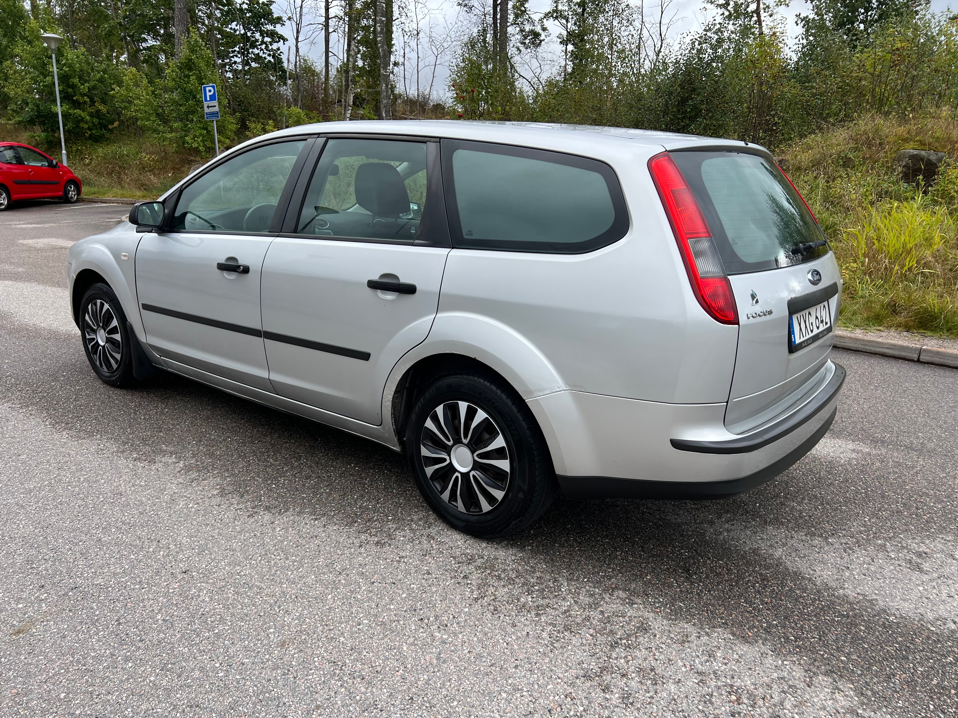 Ford Focus Kombi 1.8 Flexifuel Manuell 2006, bild 2/6