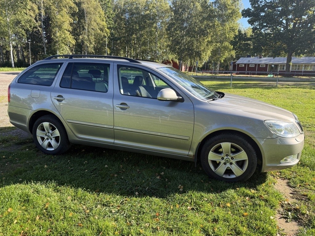 Skoda Octavia 2012, bild 5/6