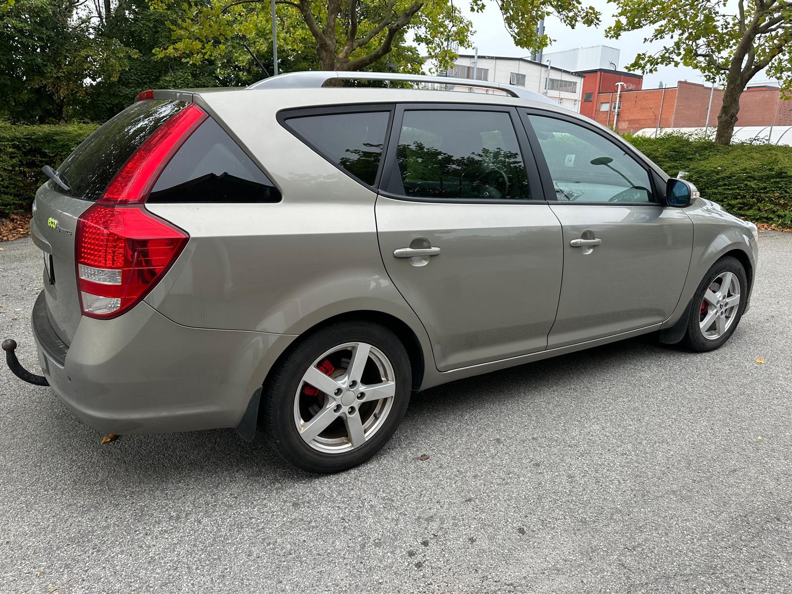 Kia Ceed _sw 1.6 CRDi Manuell 2012, kuva 4/10