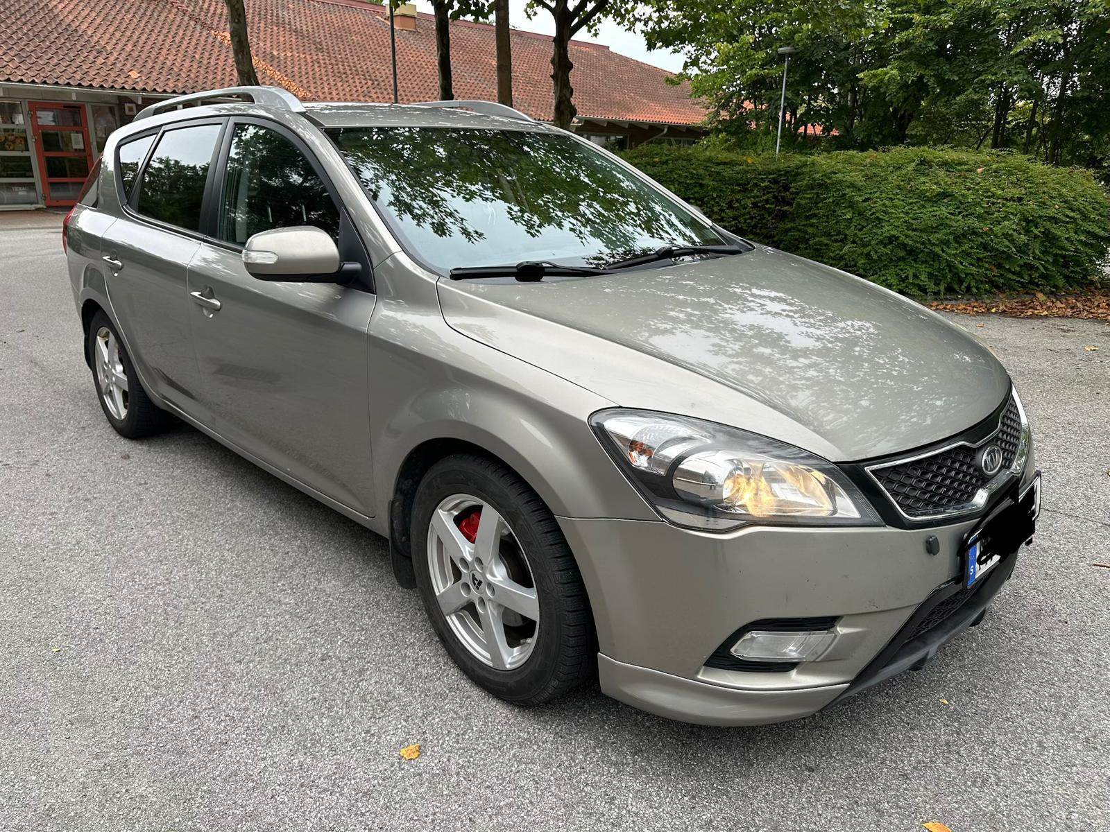Kia Ceed _sw 1.6 CRDi Manuell 2012, kuva 2/10