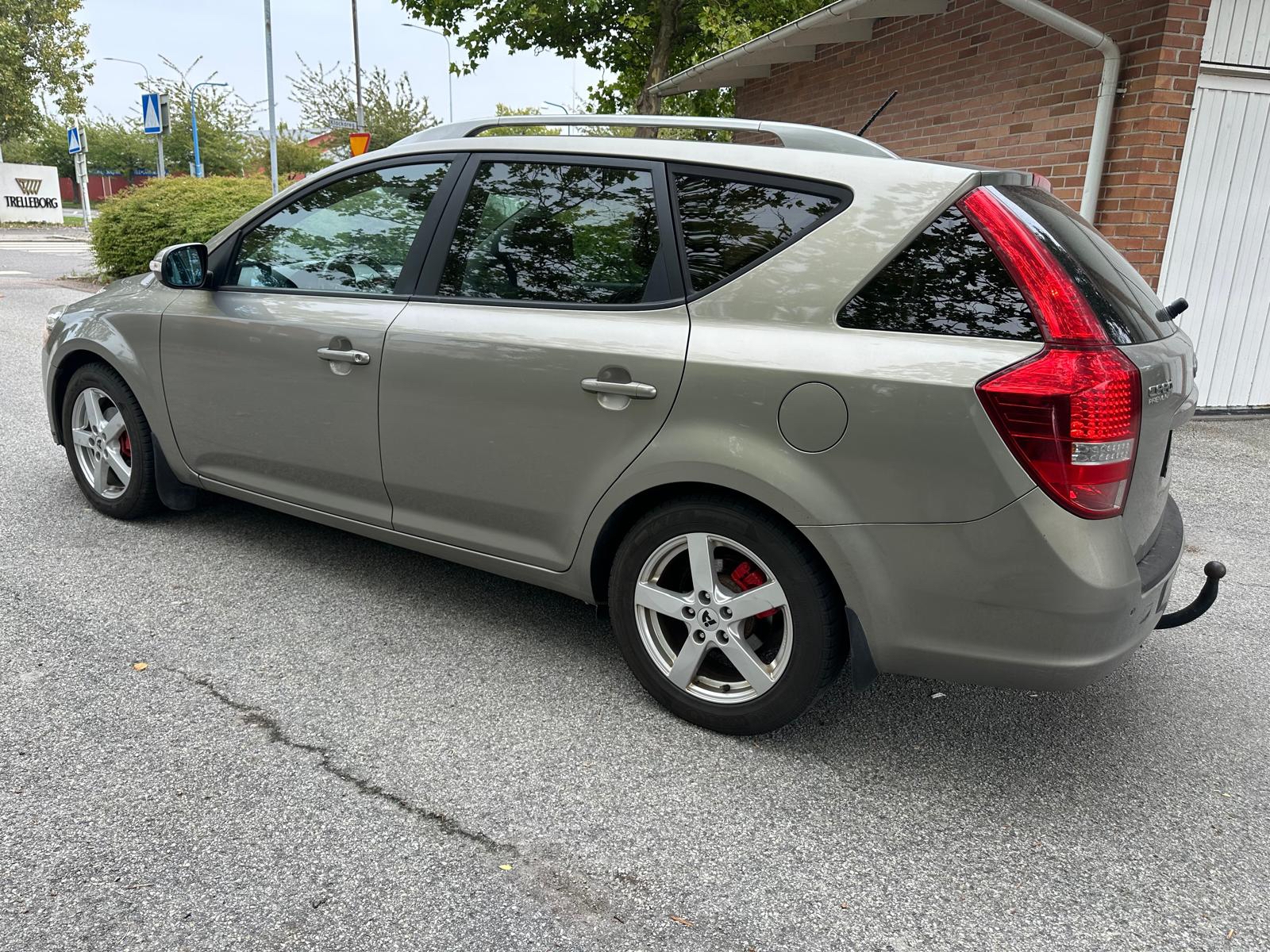 Kia Ceed _sw 1.6 CRDi Manuell 2012, kuva 3/10