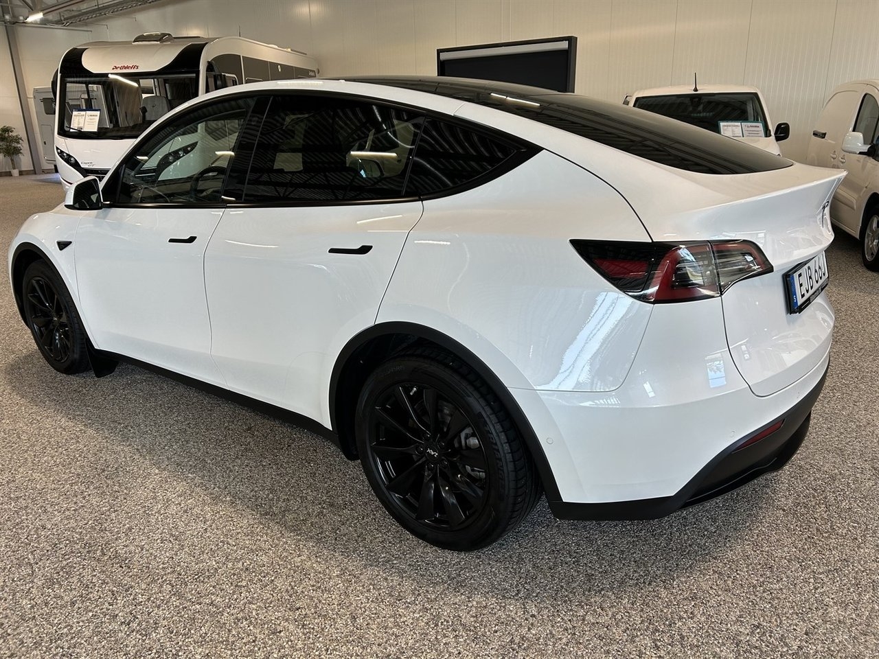 Tesla Model Y 2022, bild 2/10