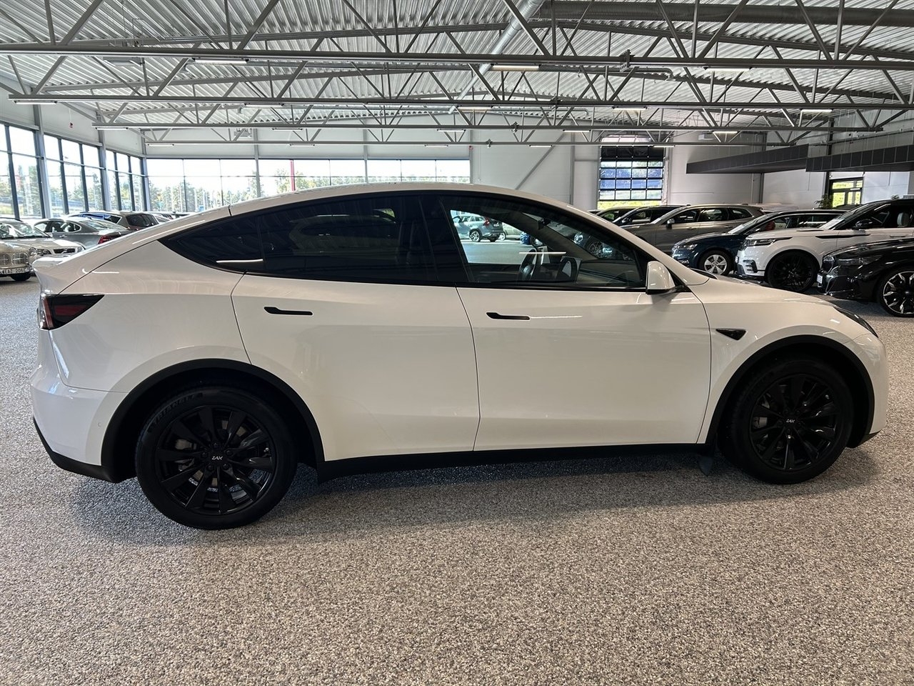 Tesla Model Y 2022, bild 7/10