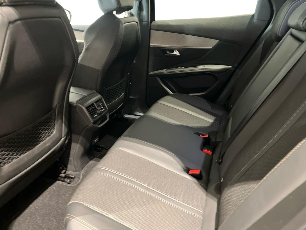 Peugeot 3008 GT PureTech 130 A 5-d SUV 2023, photo 6/14