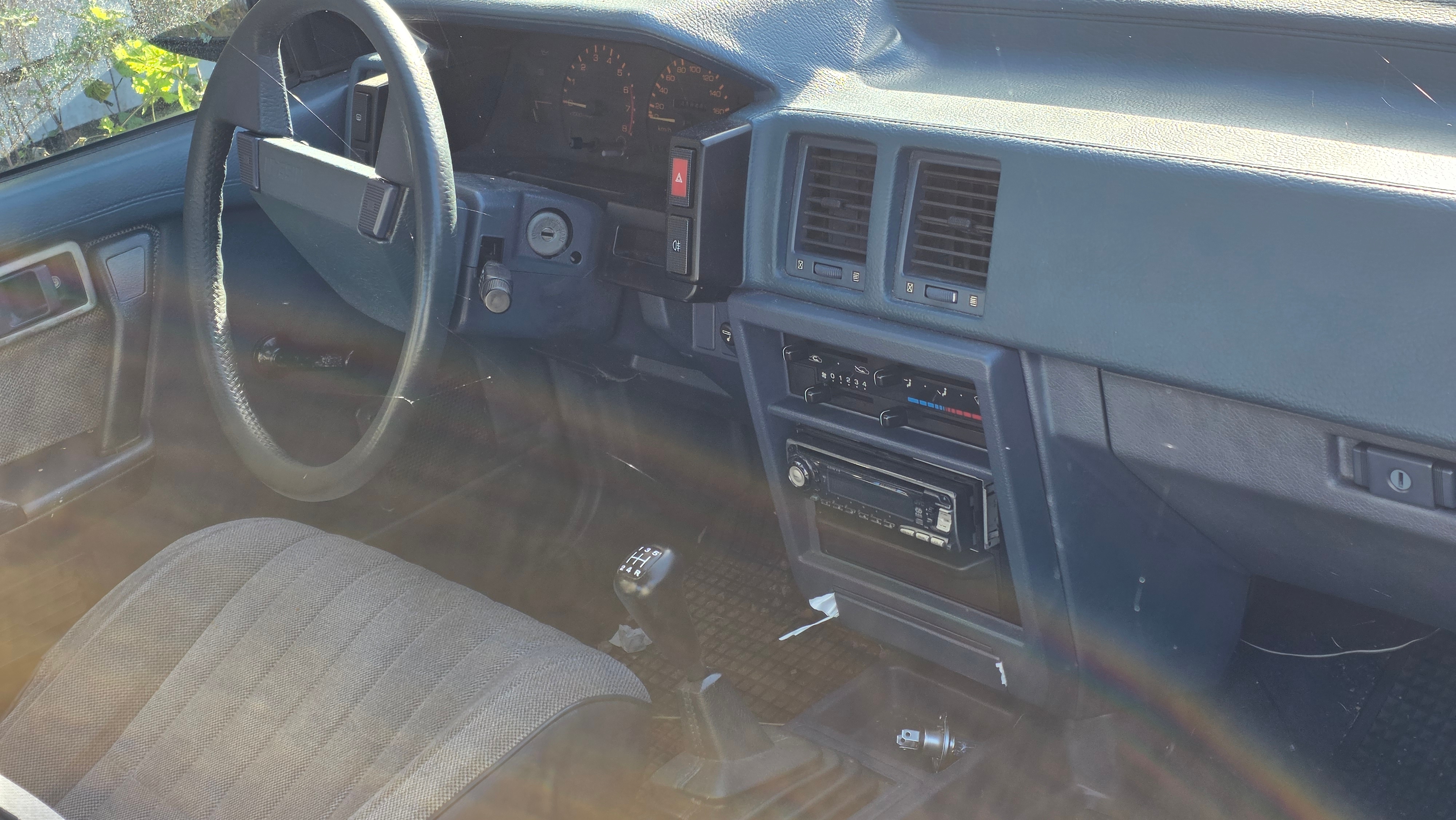 Nissan Bluebird Sedan 2.0 Manuell 1987, bild 3/3