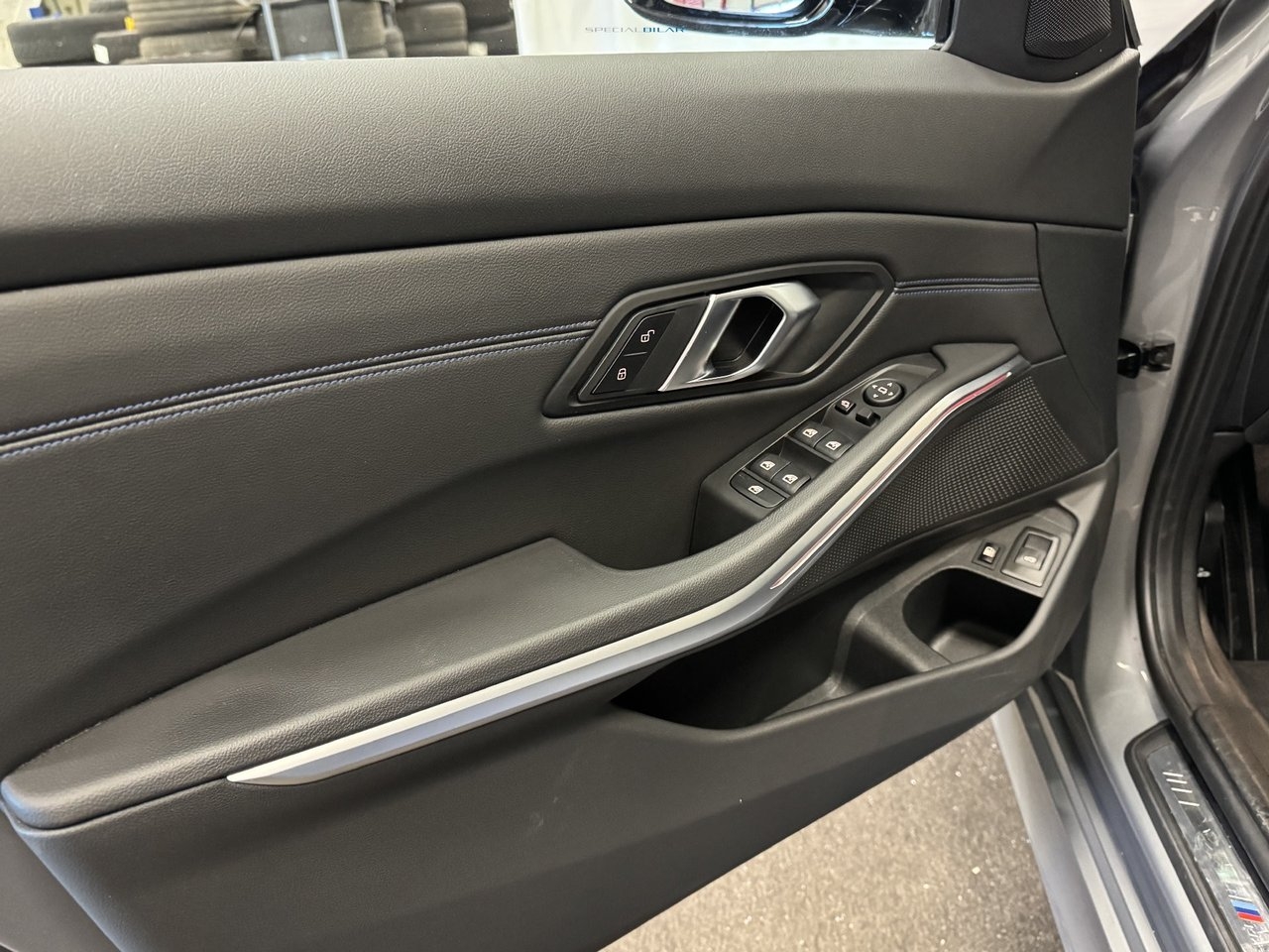 BMW 330 2024, photo 5/10