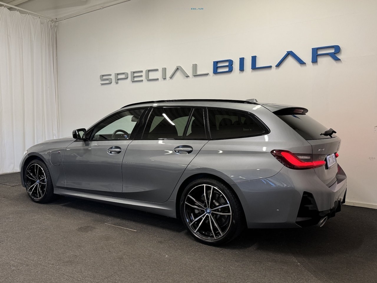BMW 330 2024, photo 3/10